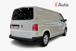valkoinen Volkswagen Transporter 2023 kuva 2.