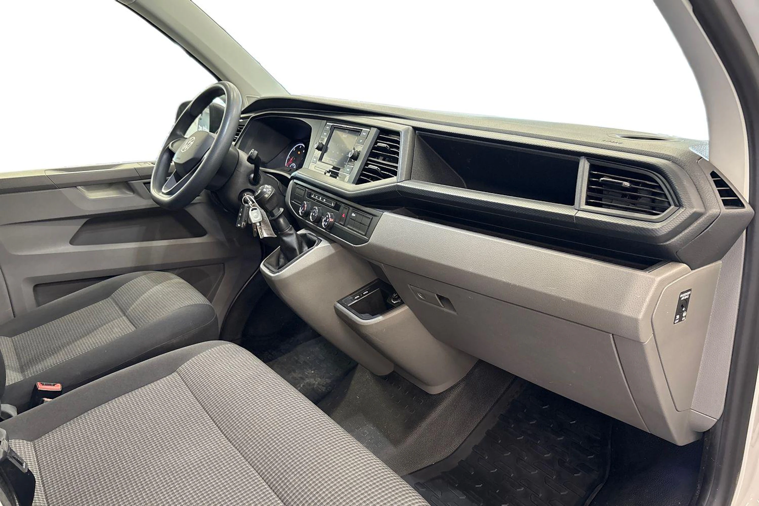 valkoinen Volkswagen Transporter 2023 kuva 7.