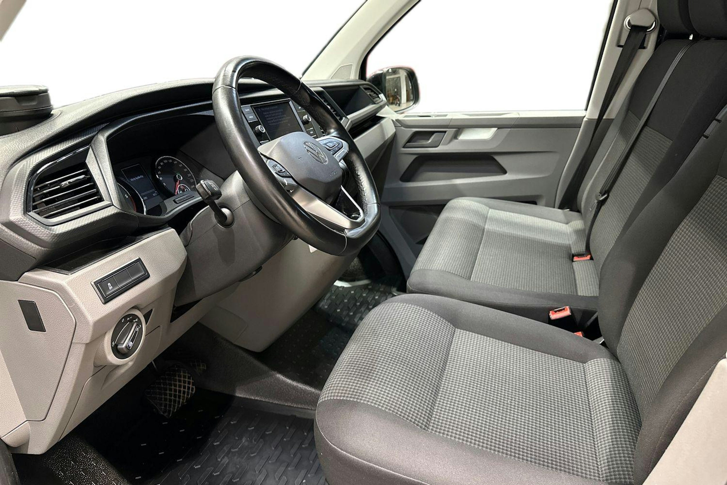 Musta Volkswagen TRANSPORTER 2023 kuva 8.