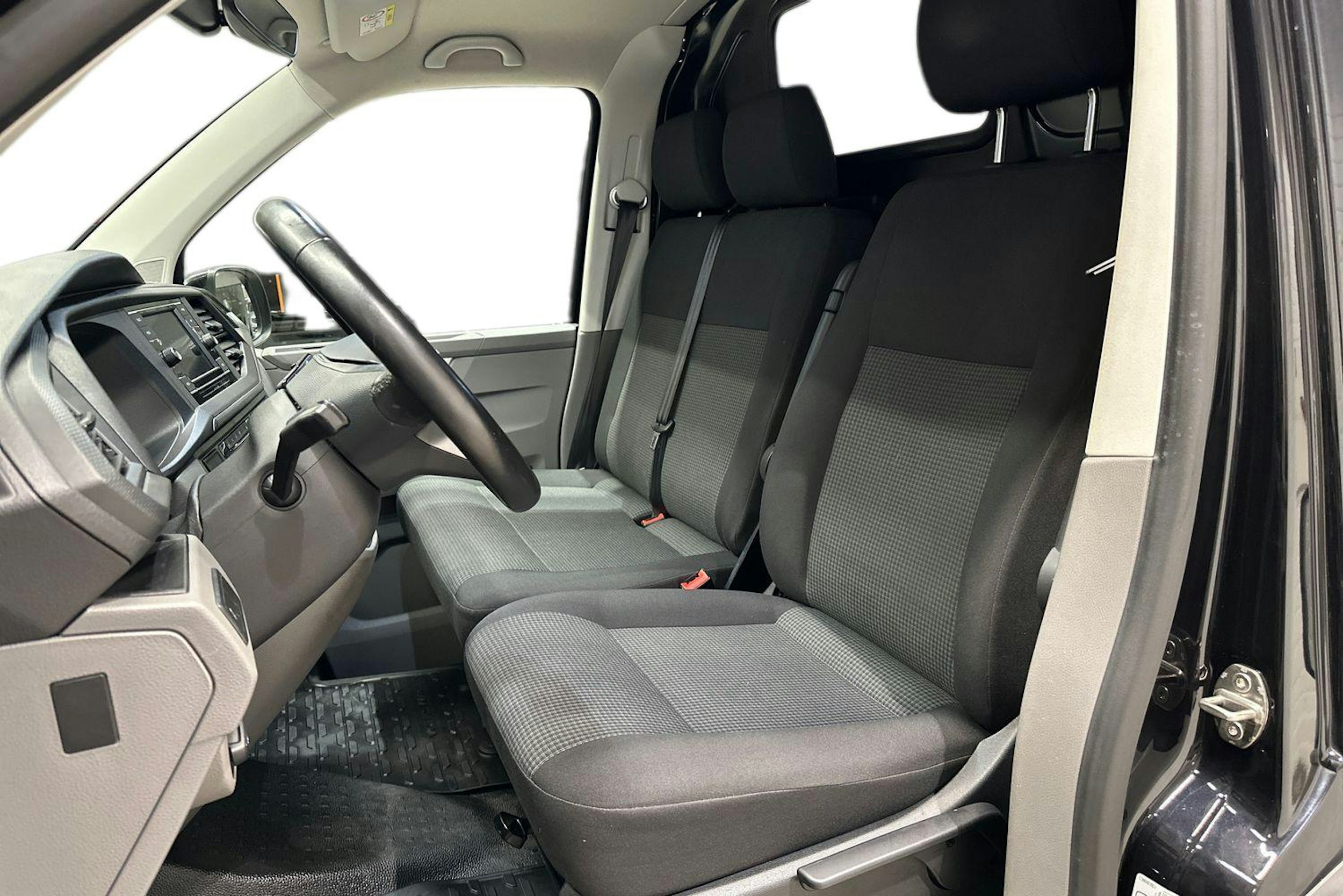 Musta Volkswagen TRANSPORTER 2023 kuva 11.