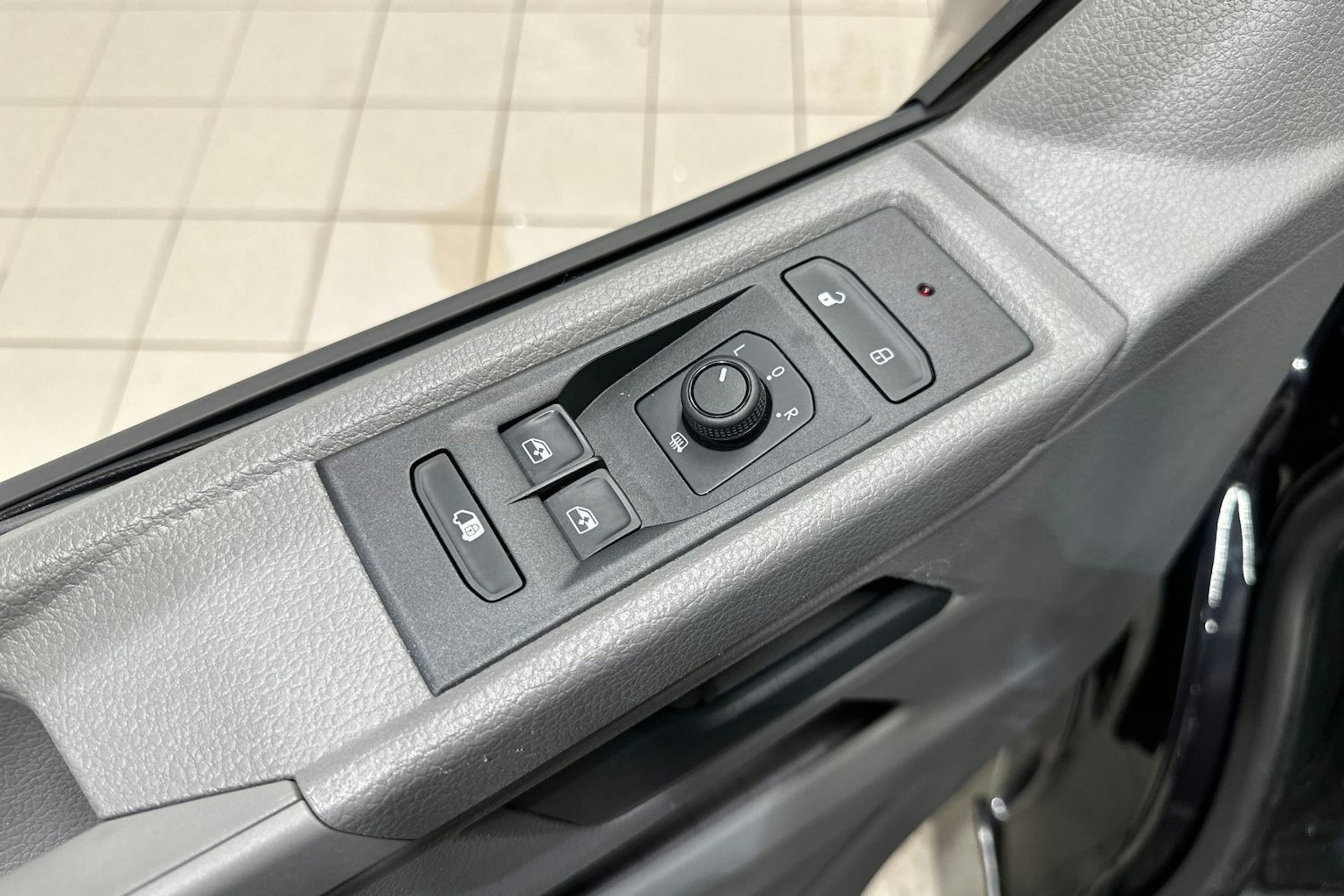 Musta Volkswagen TRANSPORTER 2023 kuva 15.