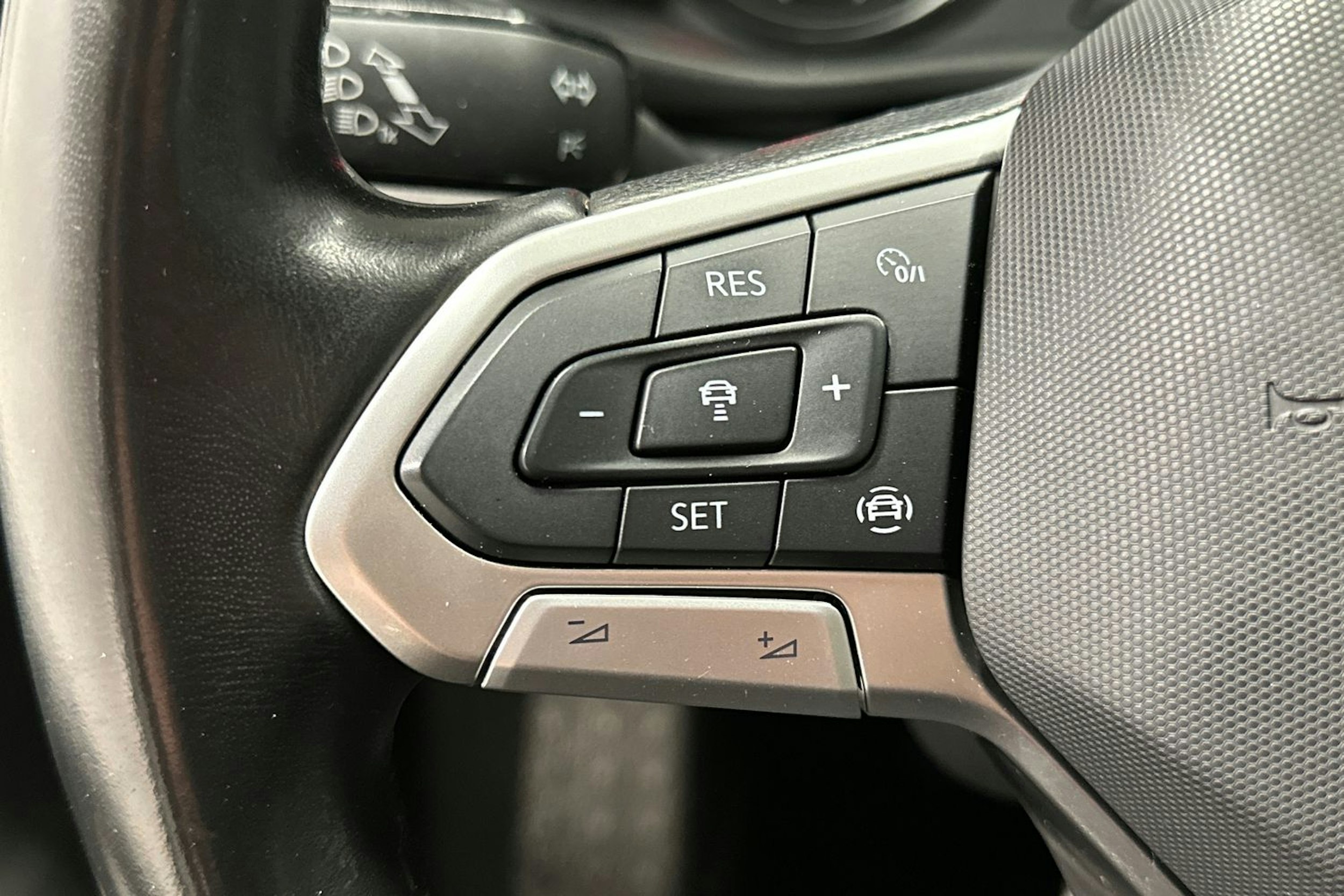 Musta Volkswagen TRANSPORTER 2023 kuva 17.