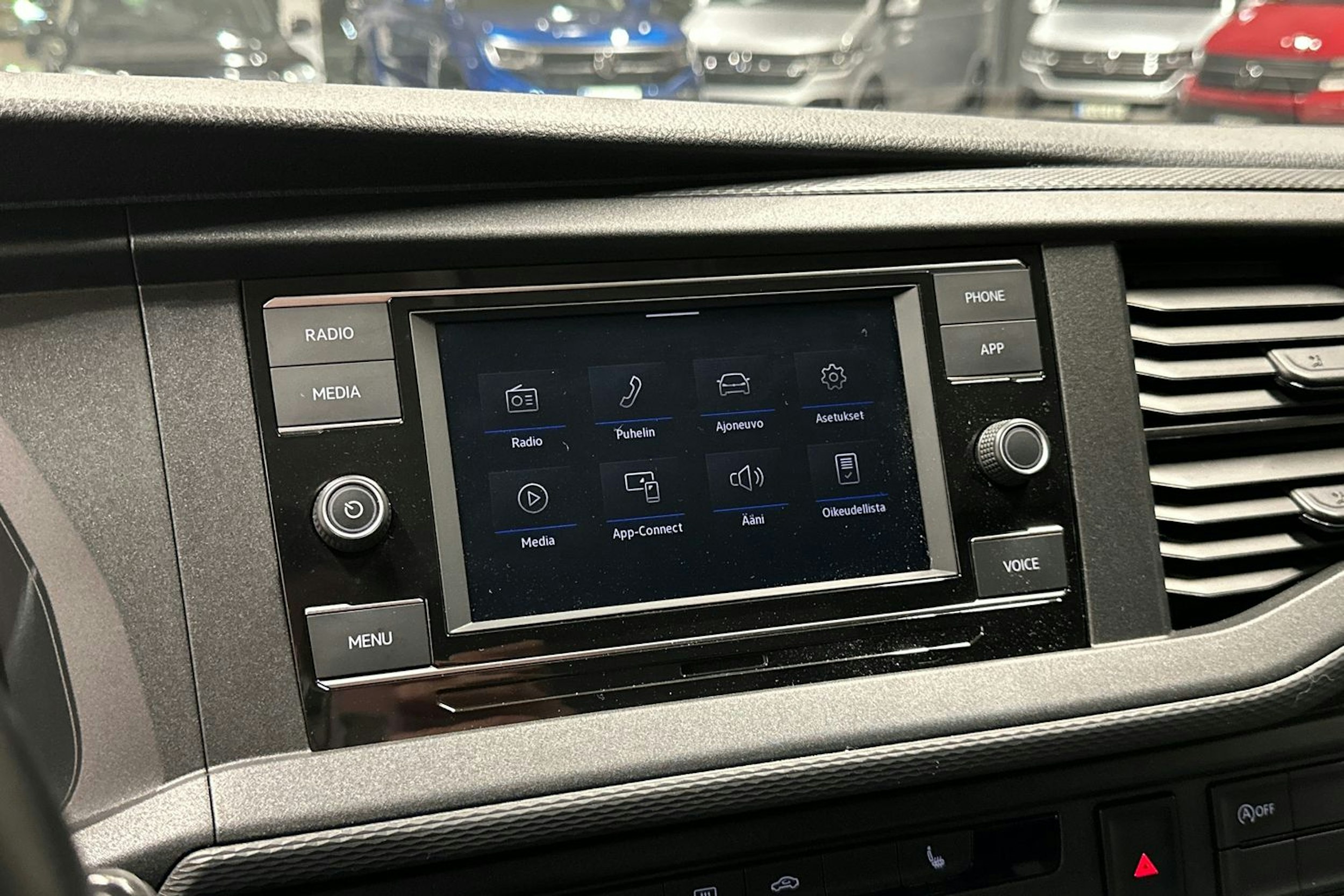 Musta Volkswagen TRANSPORTER 2023 kuva 20.