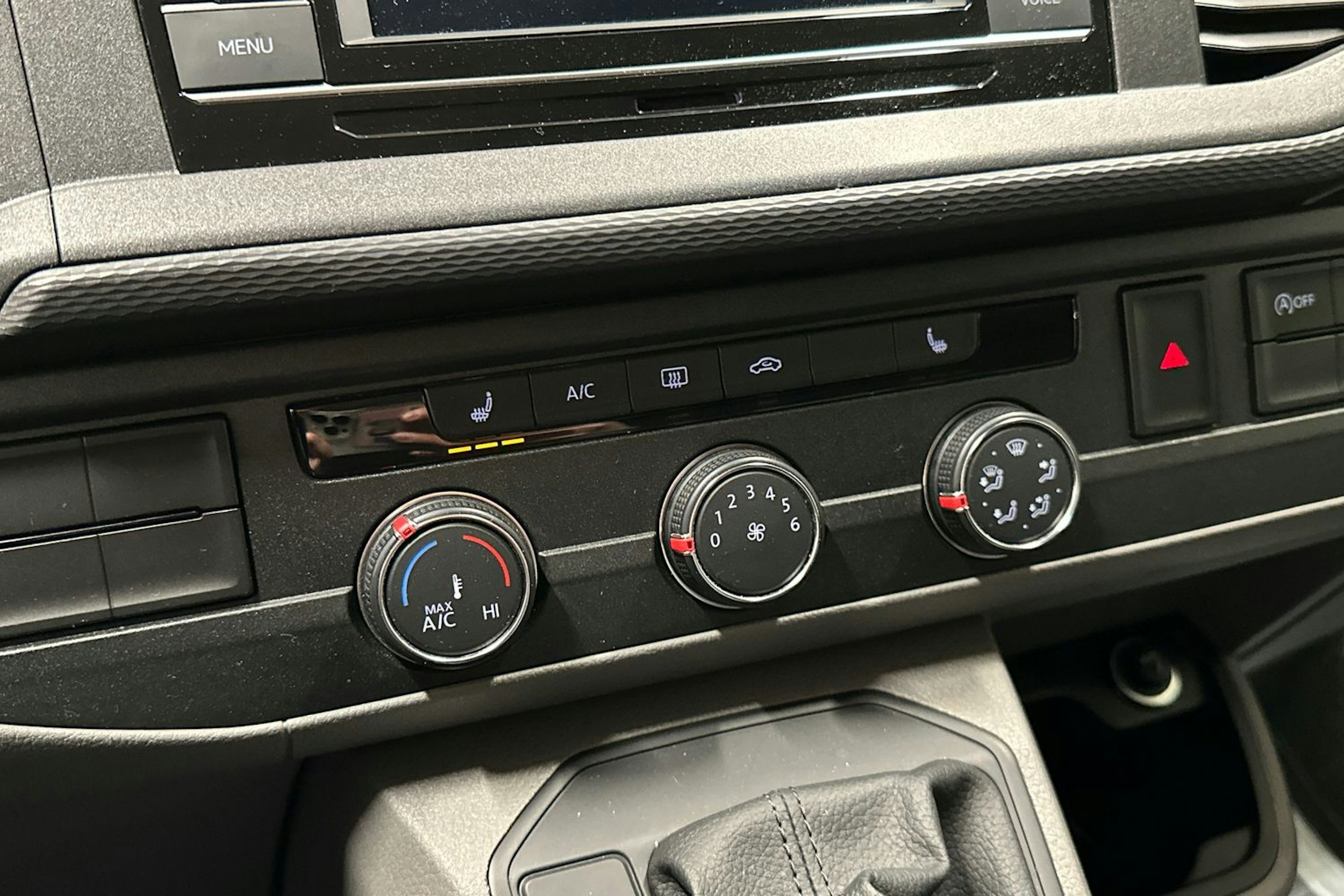 Musta Volkswagen TRANSPORTER 2023 kuva 22.