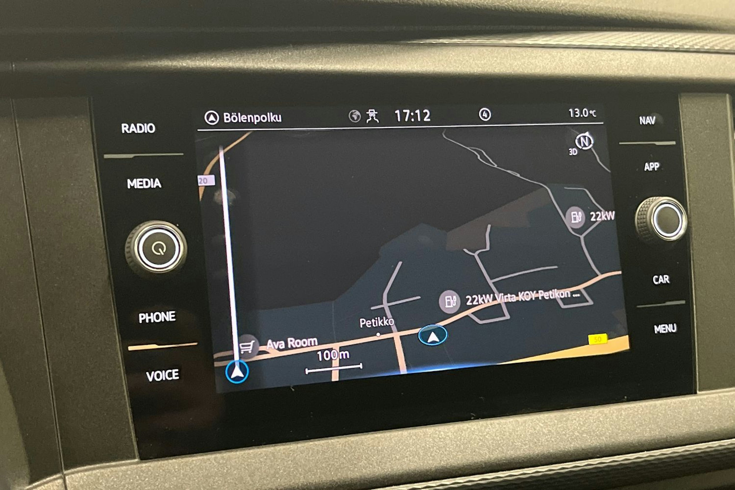 harmaa Volkswagen Transporter 2023 kuva 19.