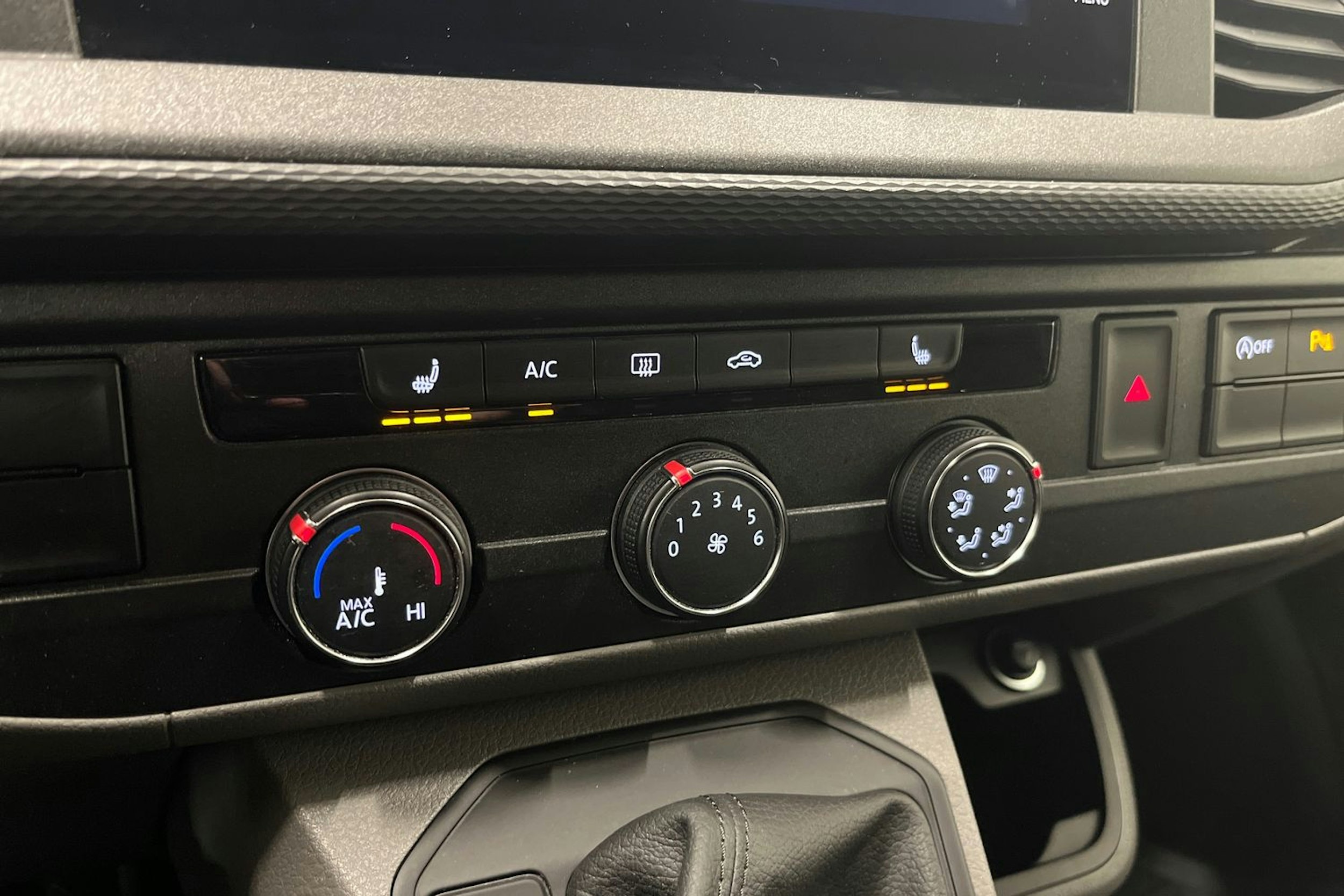 harmaa Volkswagen Transporter 2023 kuva 21.