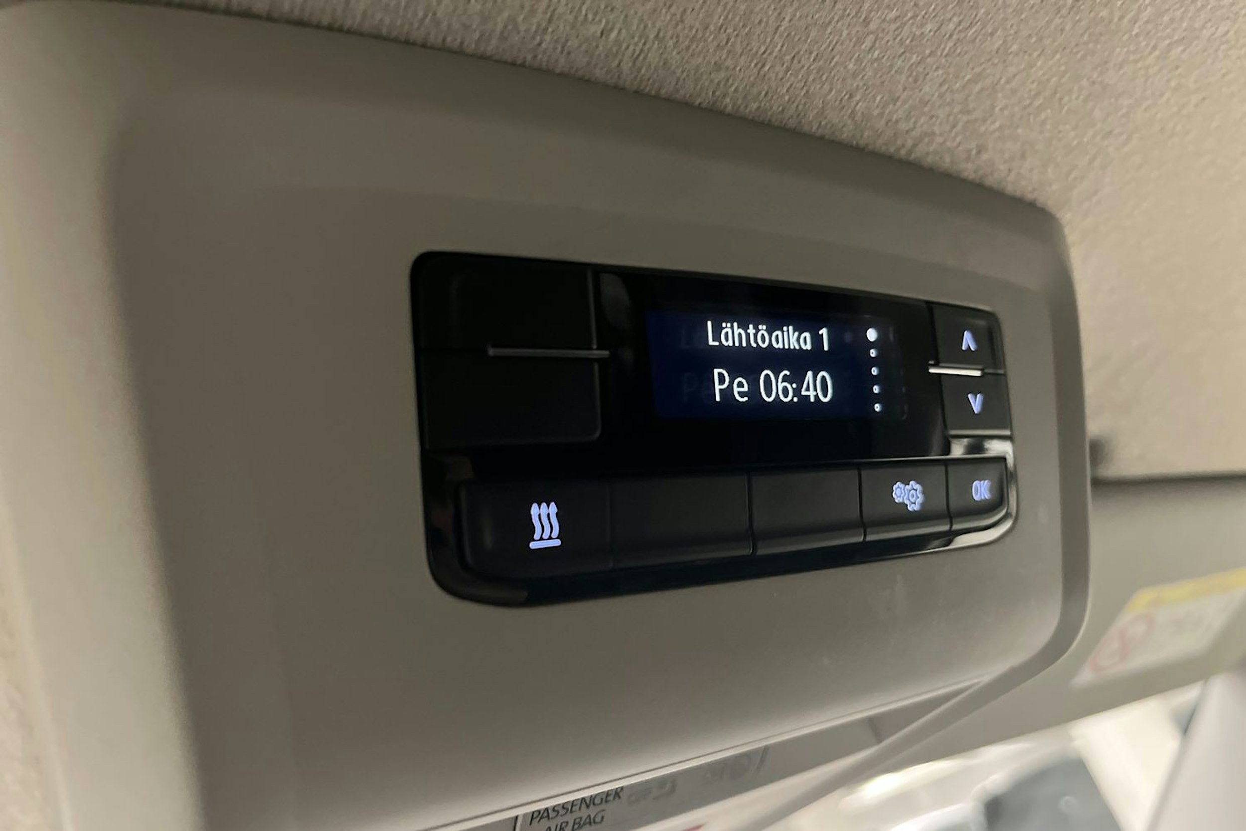 harmaa Volkswagen Transporter 2023 kuva 24.