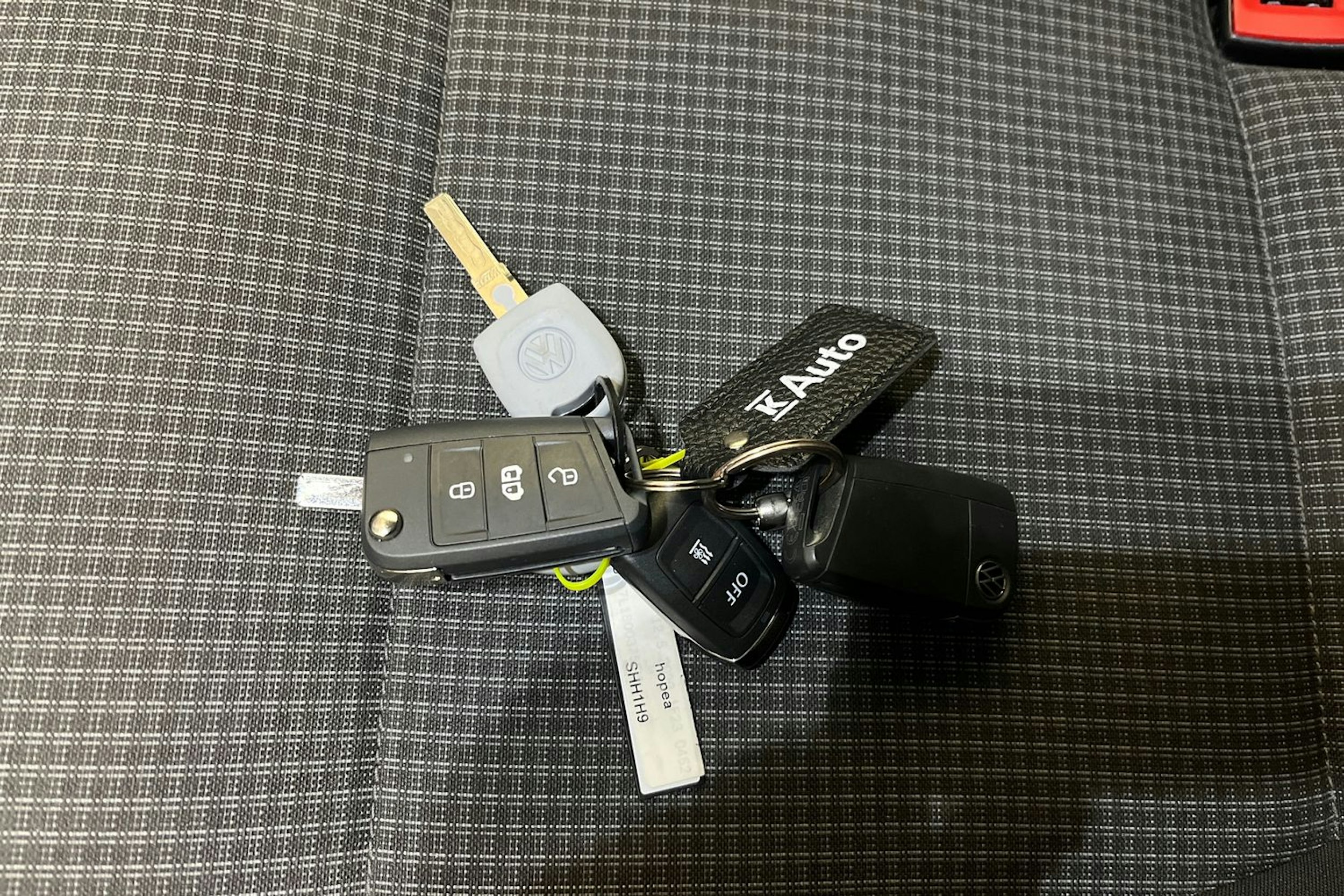 harmaa Volkswagen Transporter 2023 kuva 25.