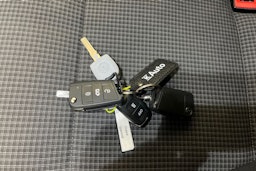 harmaa Volkswagen Transporter 2023 kuva 25.