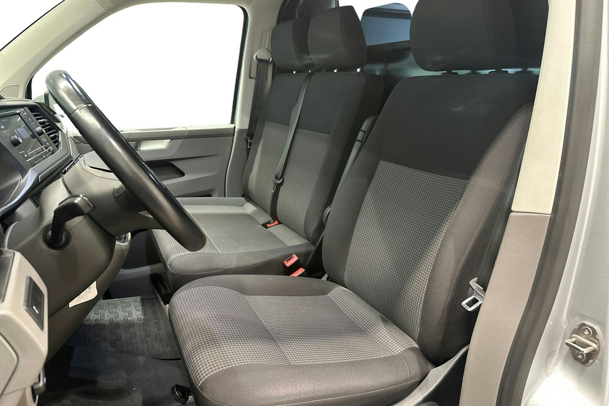 Harmaa Volkswagen TRANSPORTER 2023 kuva 10.