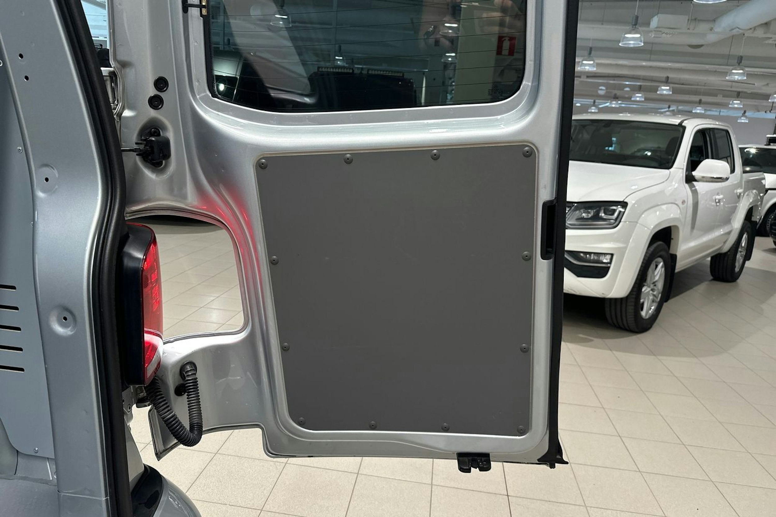 Harmaa Volkswagen TRANSPORTER 2023 kuva 16.