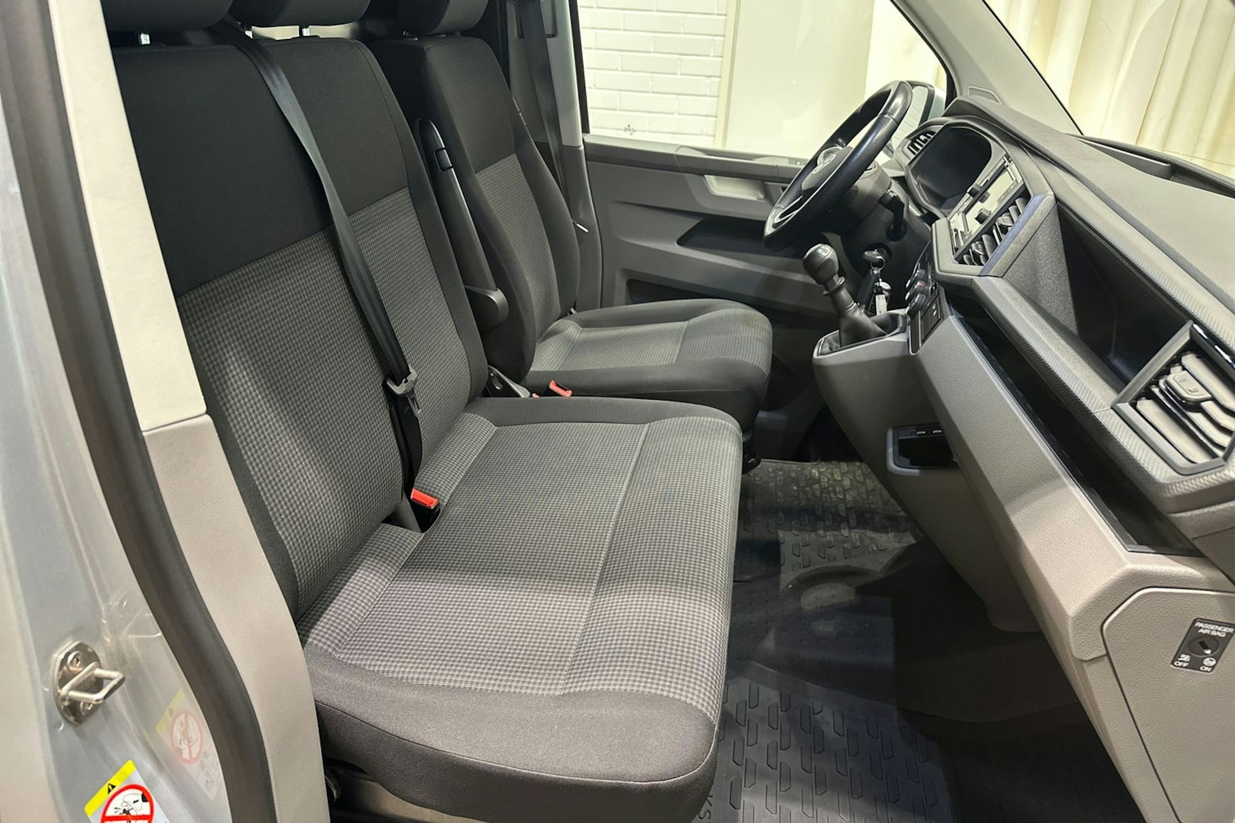 Harmaa Volkswagen TRANSPORTER 2023 kuva 22.