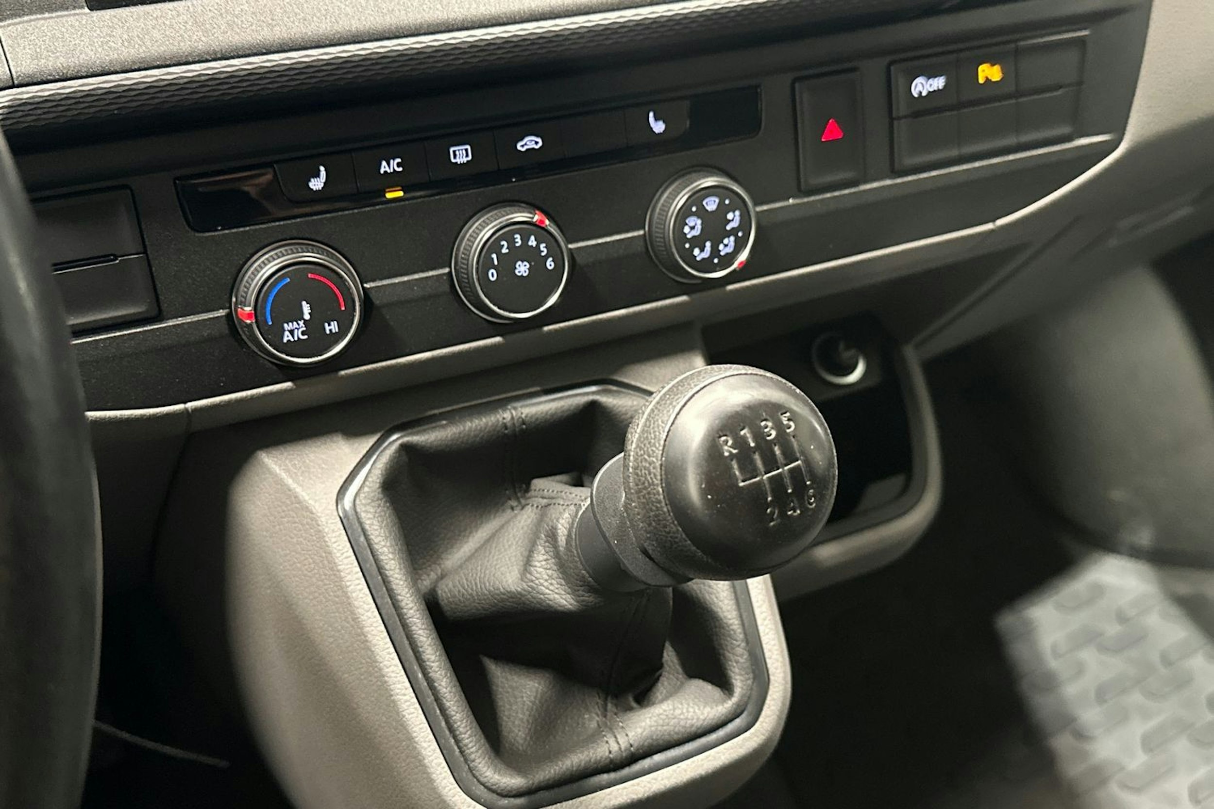 Harmaa Volkswagen TRANSPORTER 2023 kuva 31.