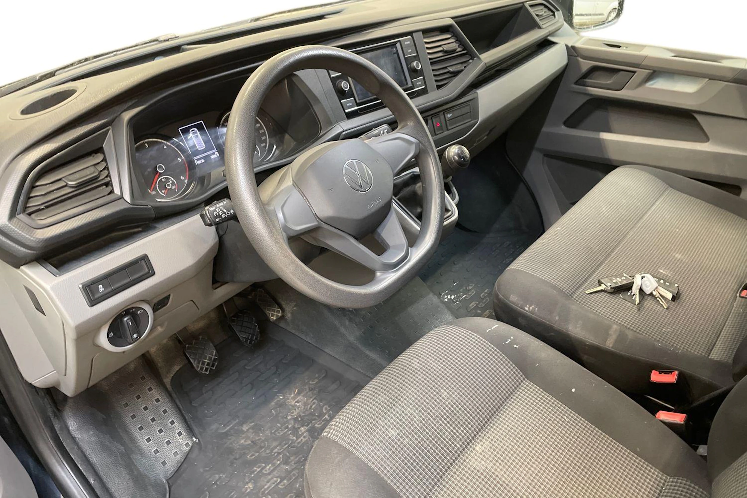 musta Volkswagen Transporter 2023 kuva 3.