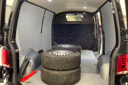 musta Volkswagen Transporter 2023 kuva 16.