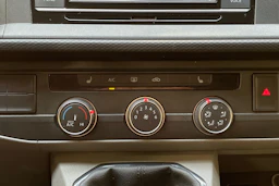 musta Volkswagen Transporter 2023 kuva 26.