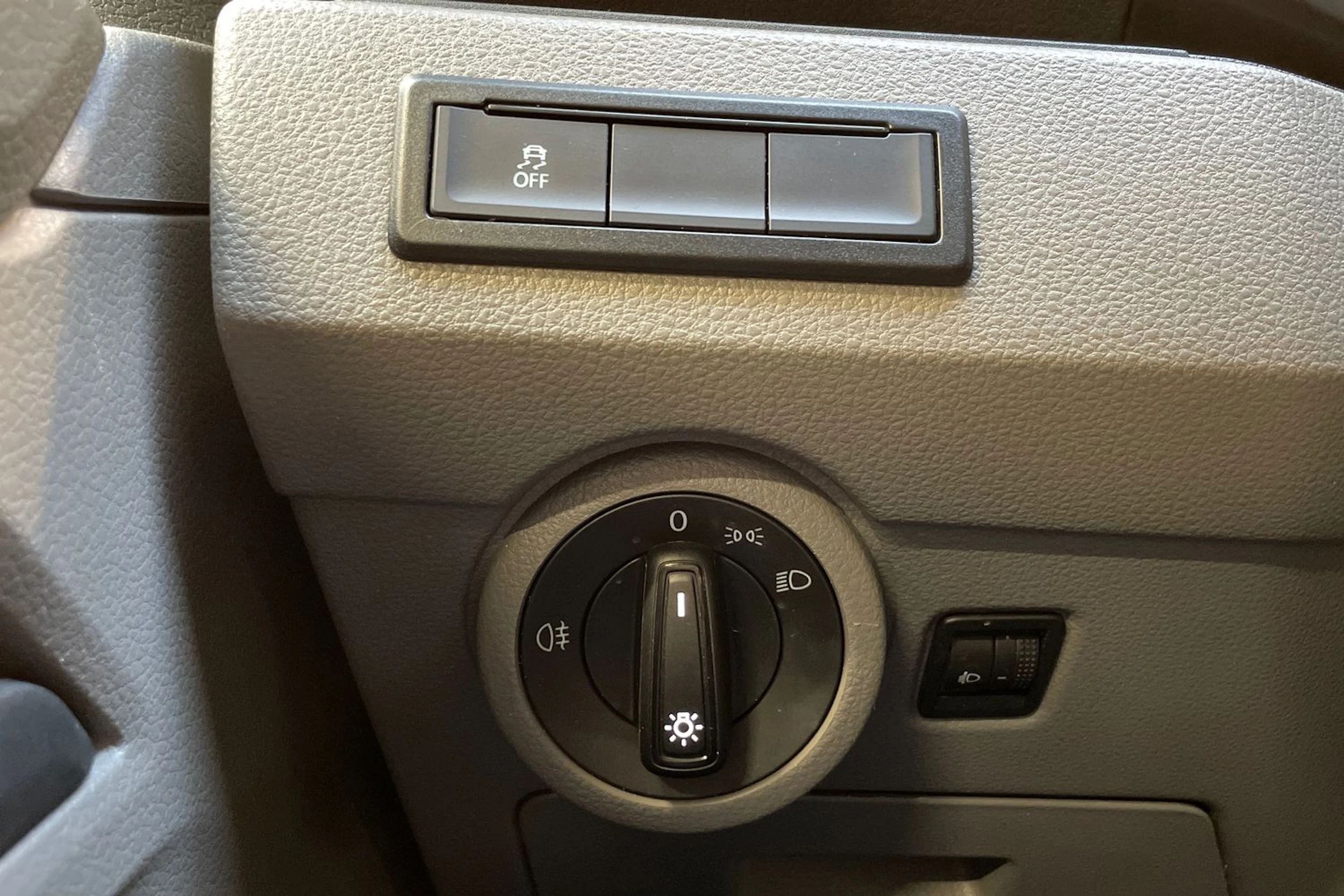 musta Volkswagen Transporter 2023 kuva 28.