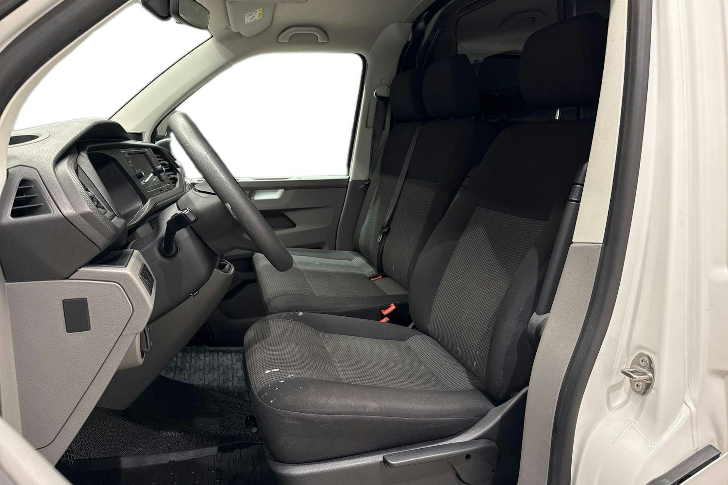 Valkoinen Volkswagen TRANSPORTER 2023 kuva 11.
