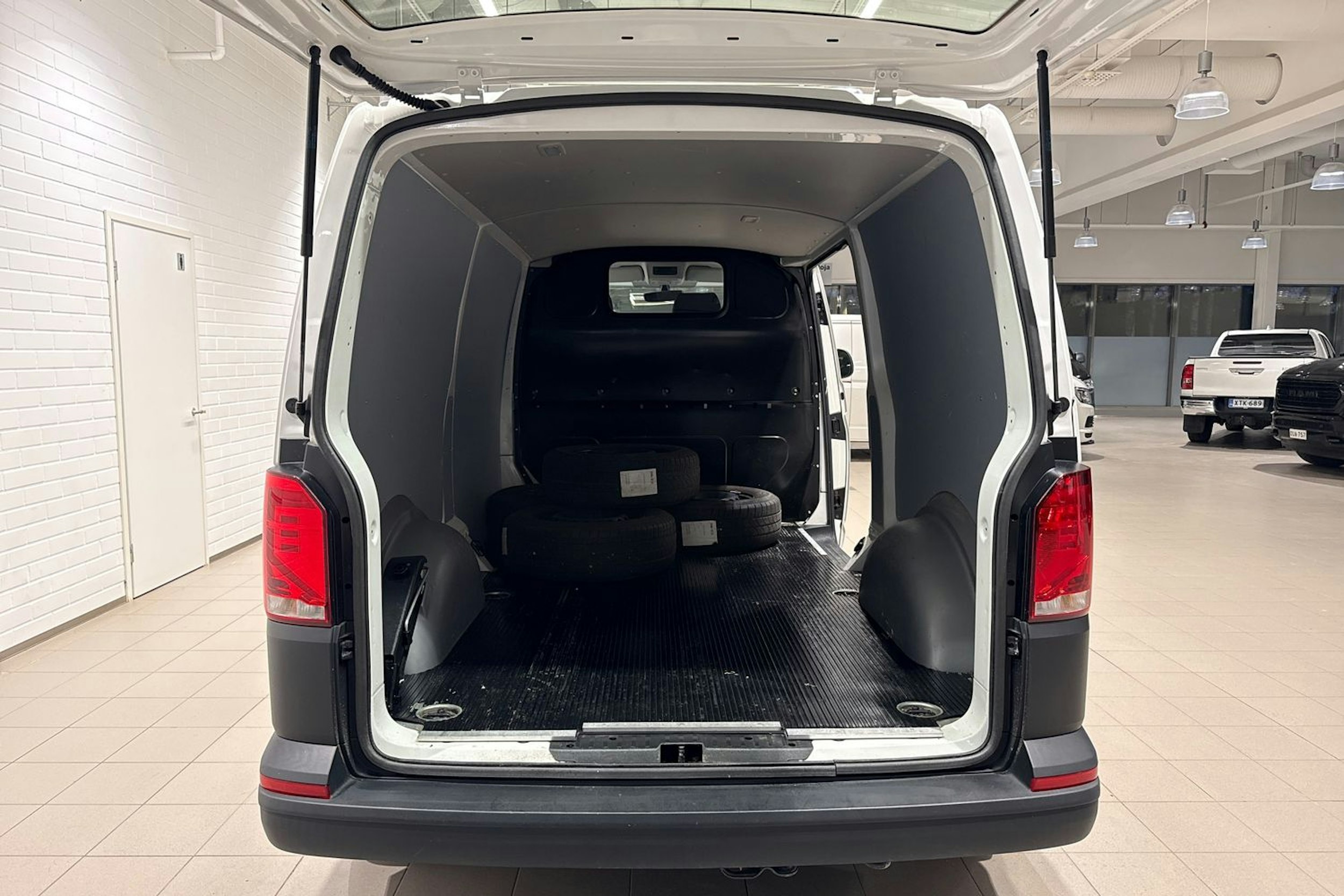 Valkoinen Volkswagen TRANSPORTER 2023 kuva 13.
