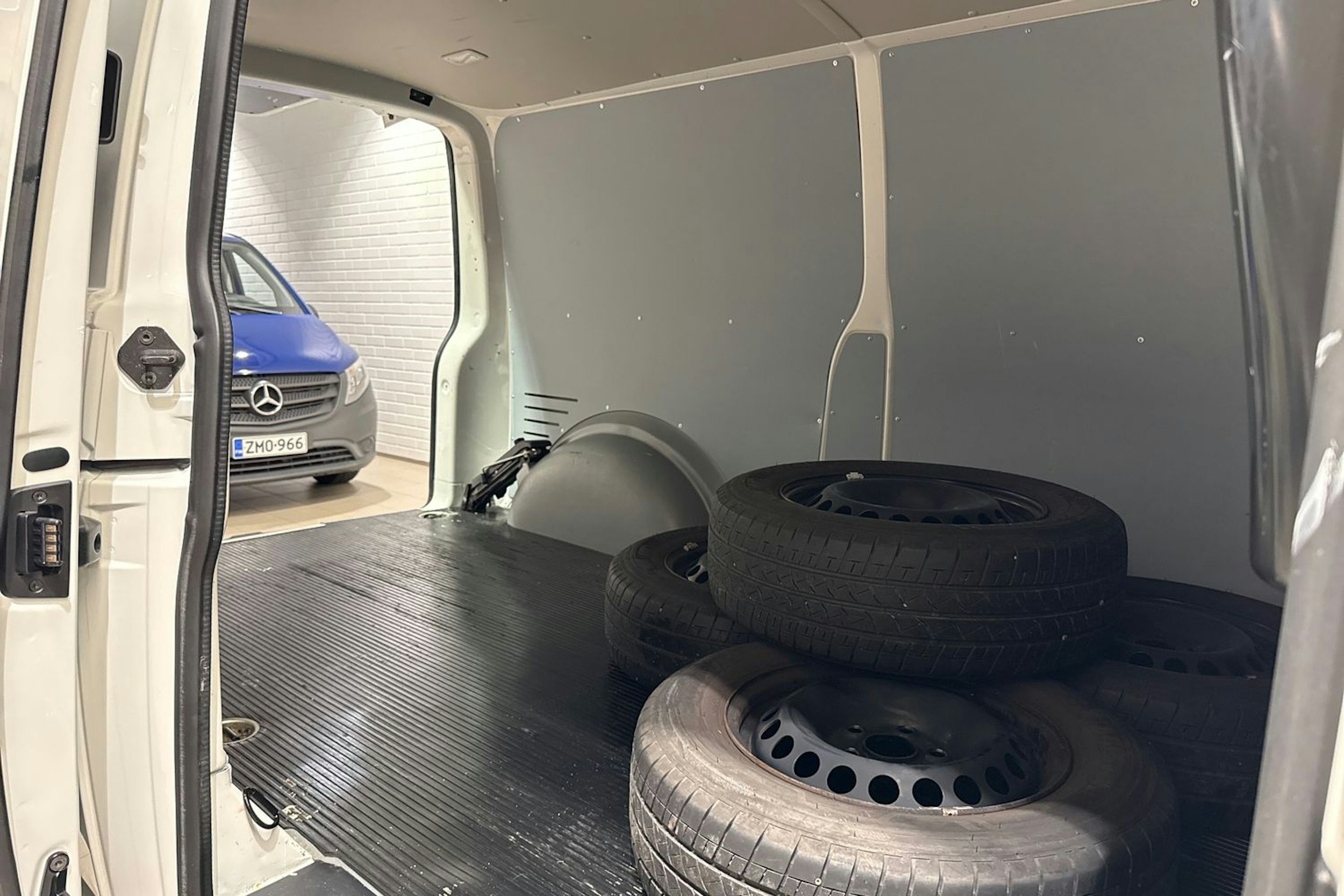 Valkoinen Volkswagen TRANSPORTER 2023 kuva 16.