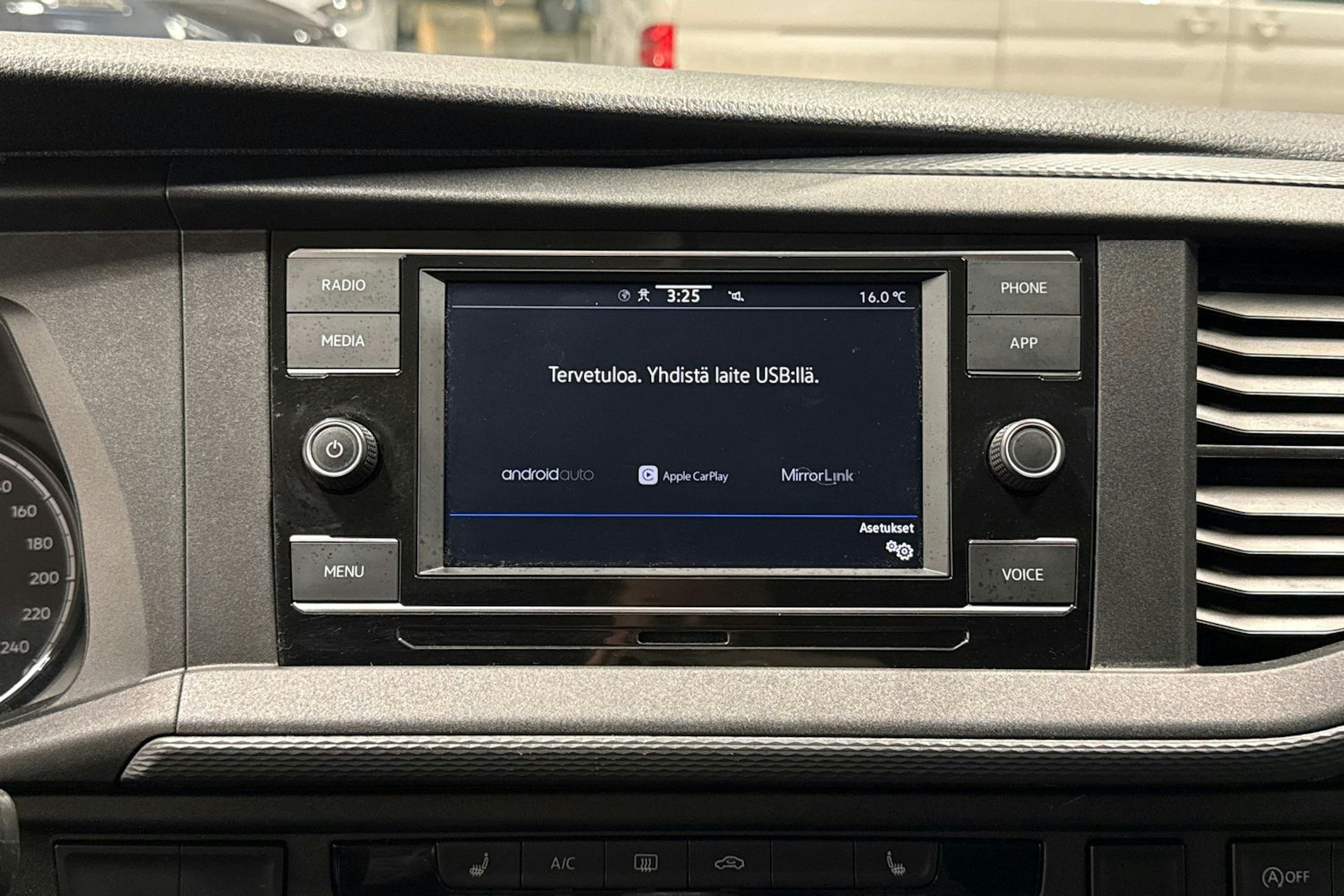 Valkoinen Volkswagen TRANSPORTER 2023 kuva 18.