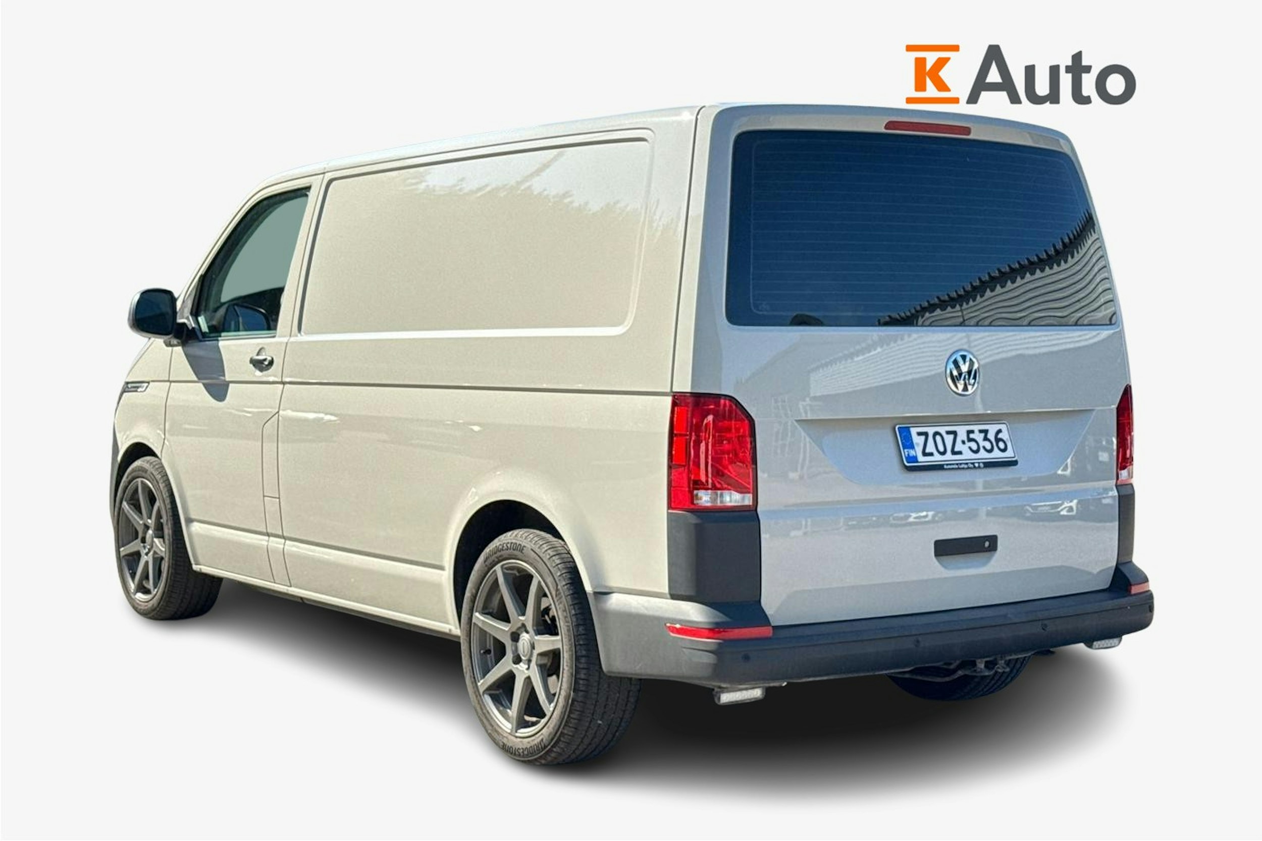 harmaa Volkswagen Transporter 2023 kuva 2.