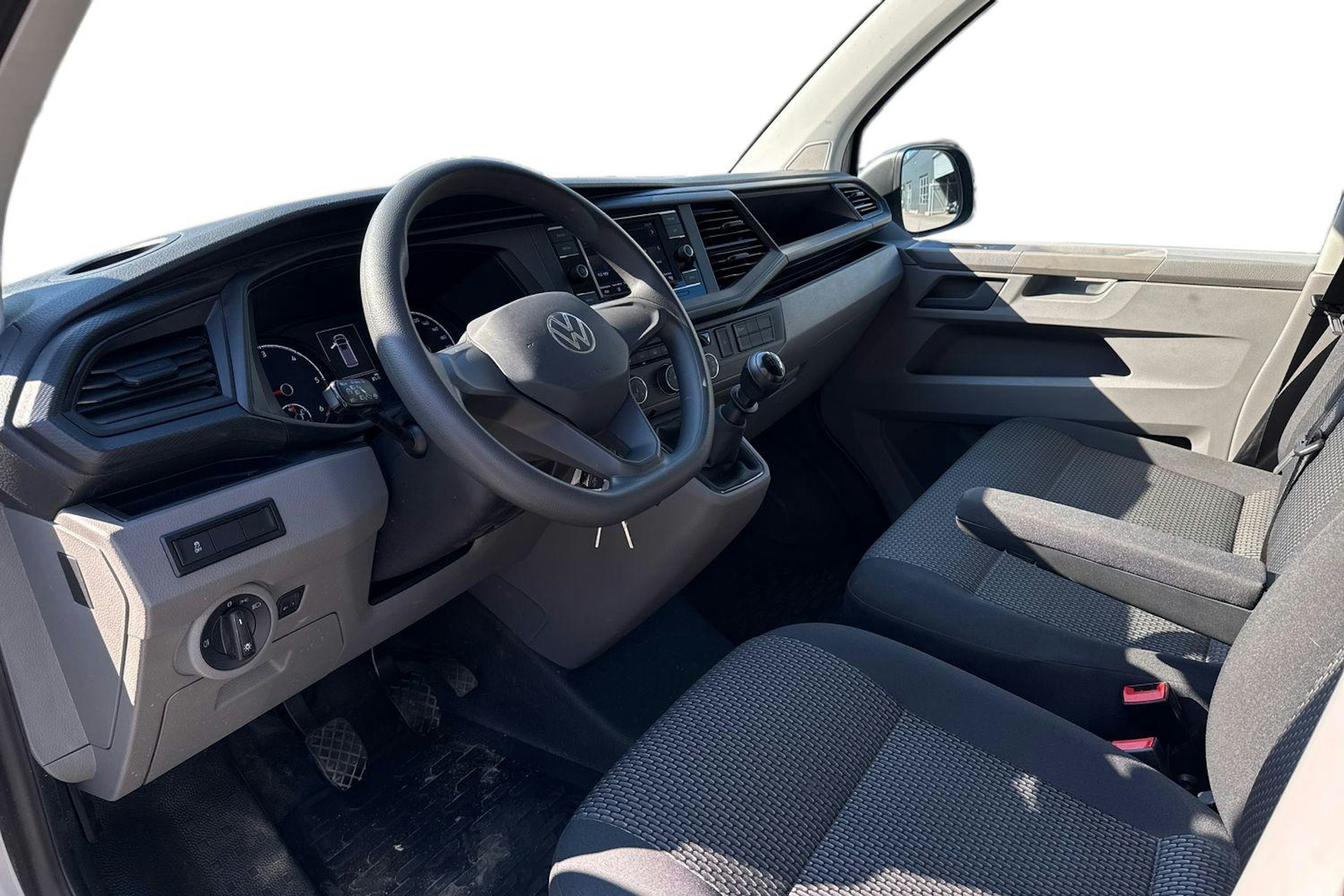 harmaa Volkswagen Transporter 2023 kuva 3.