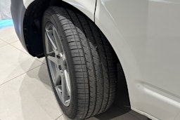 harmaa Volkswagen Transporter 2023 kuva 13.