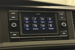 harmaa Volkswagen Transporter 2023 kuva 18.