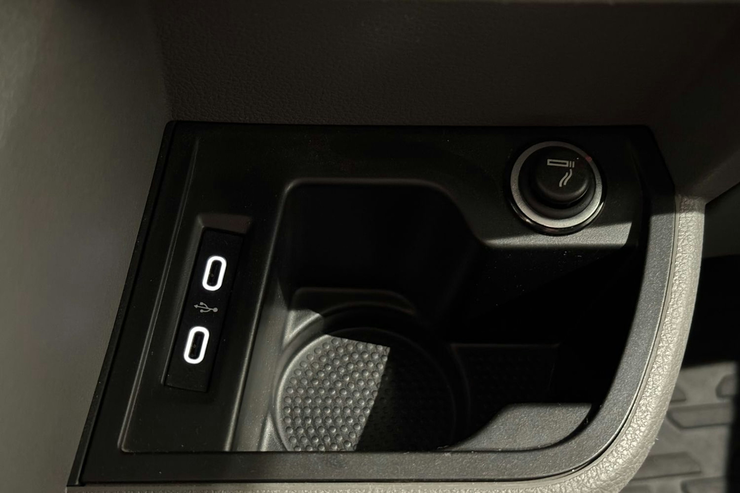 harmaa Volkswagen Transporter 2023 kuva 22.