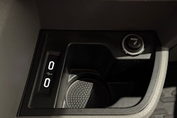 harmaa Volkswagen Transporter 2023 kuva 22.