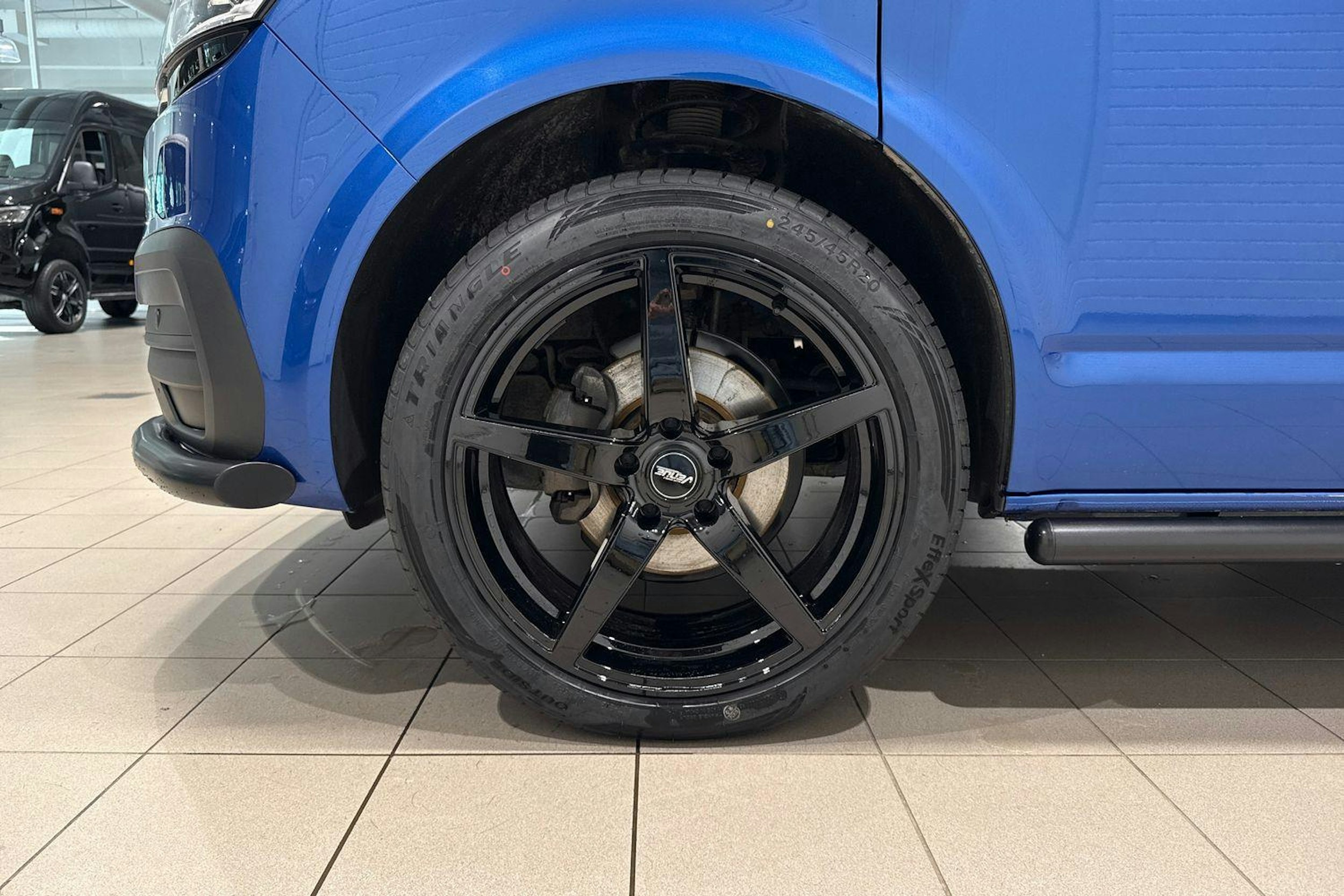 Sininen Volkswagen TRANSPORTER 2023 kuva 9.