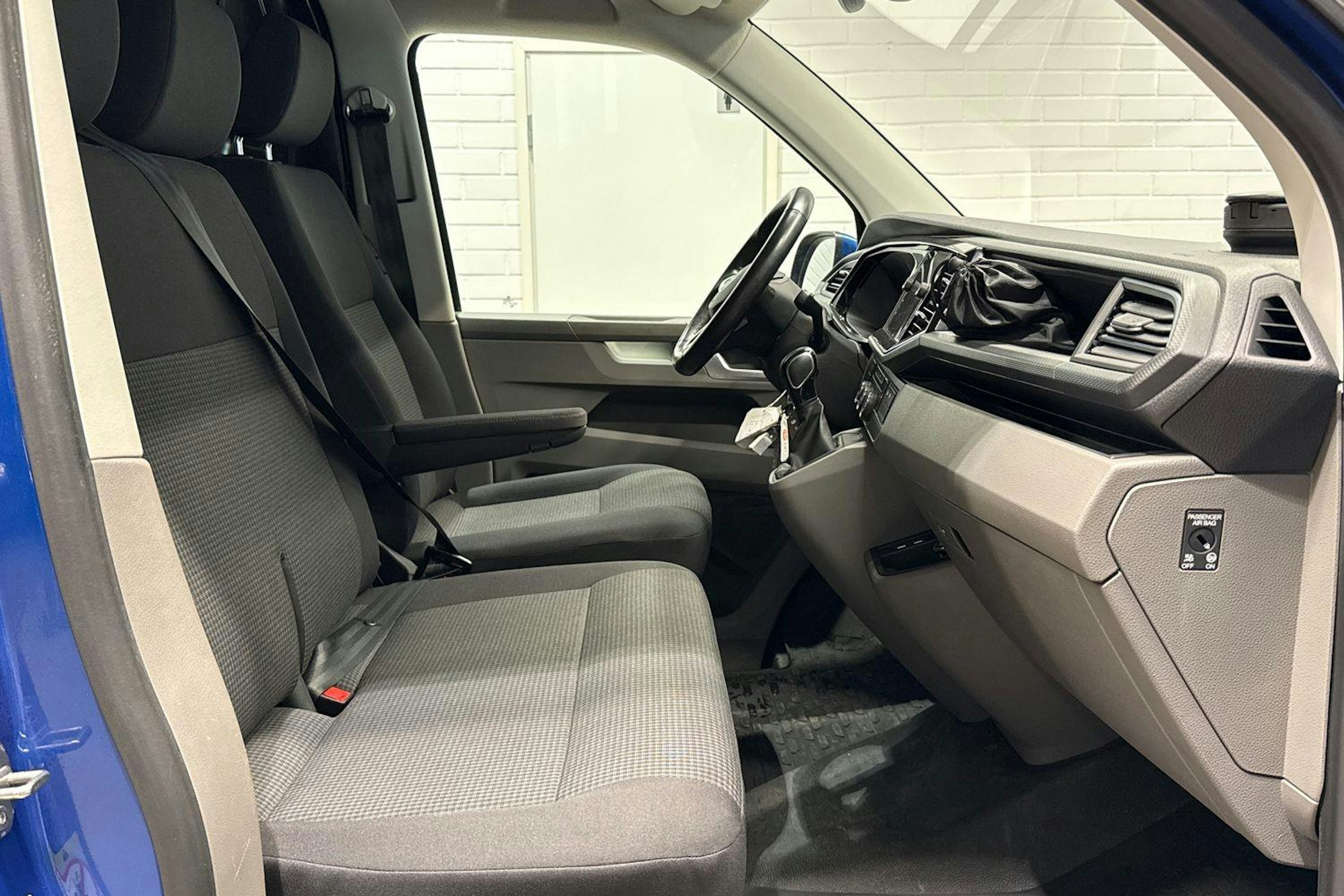 Sininen Volkswagen TRANSPORTER 2023 kuva 10.