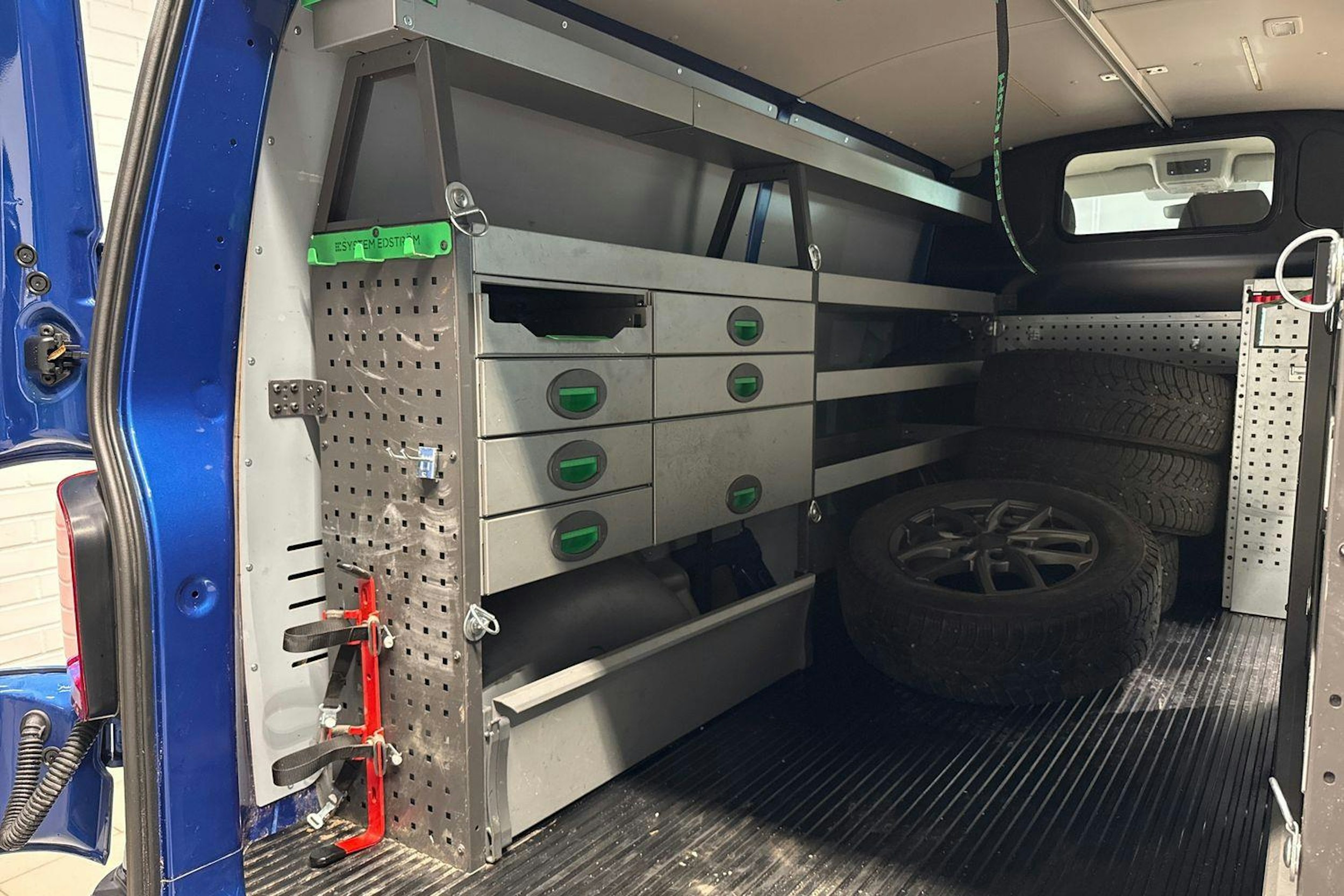 Sininen Volkswagen TRANSPORTER 2023 kuva 12.