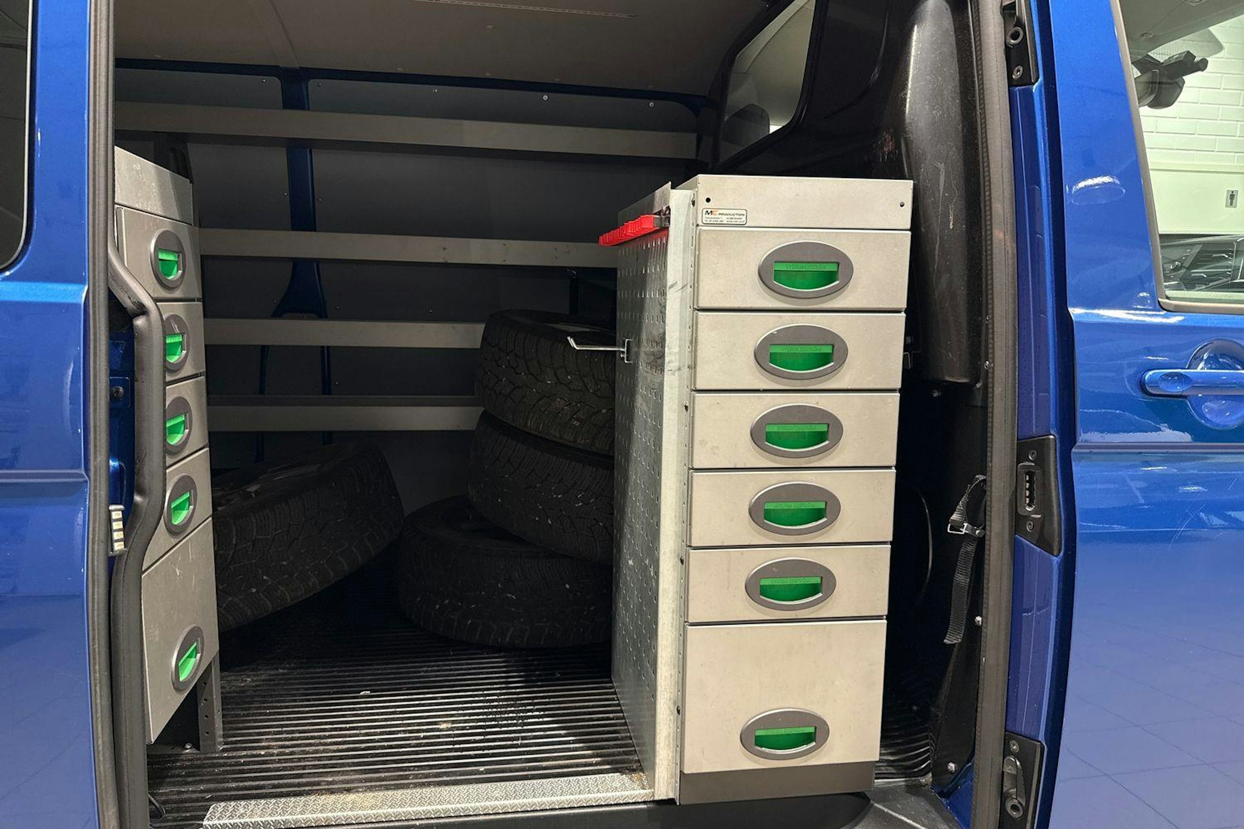Sininen Volkswagen TRANSPORTER 2023 kuva 15.