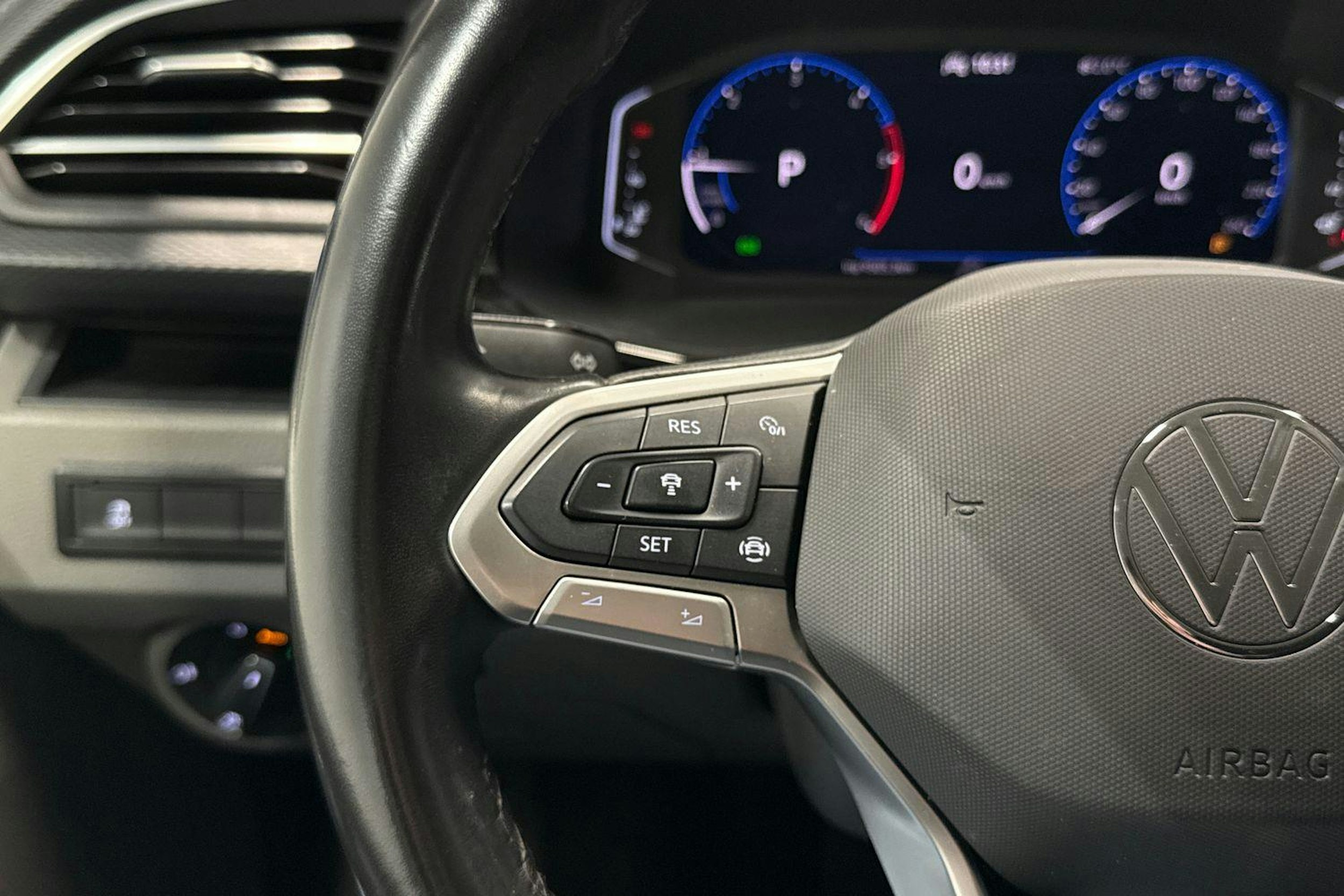 Sininen Volkswagen TRANSPORTER 2023 kuva 18.
