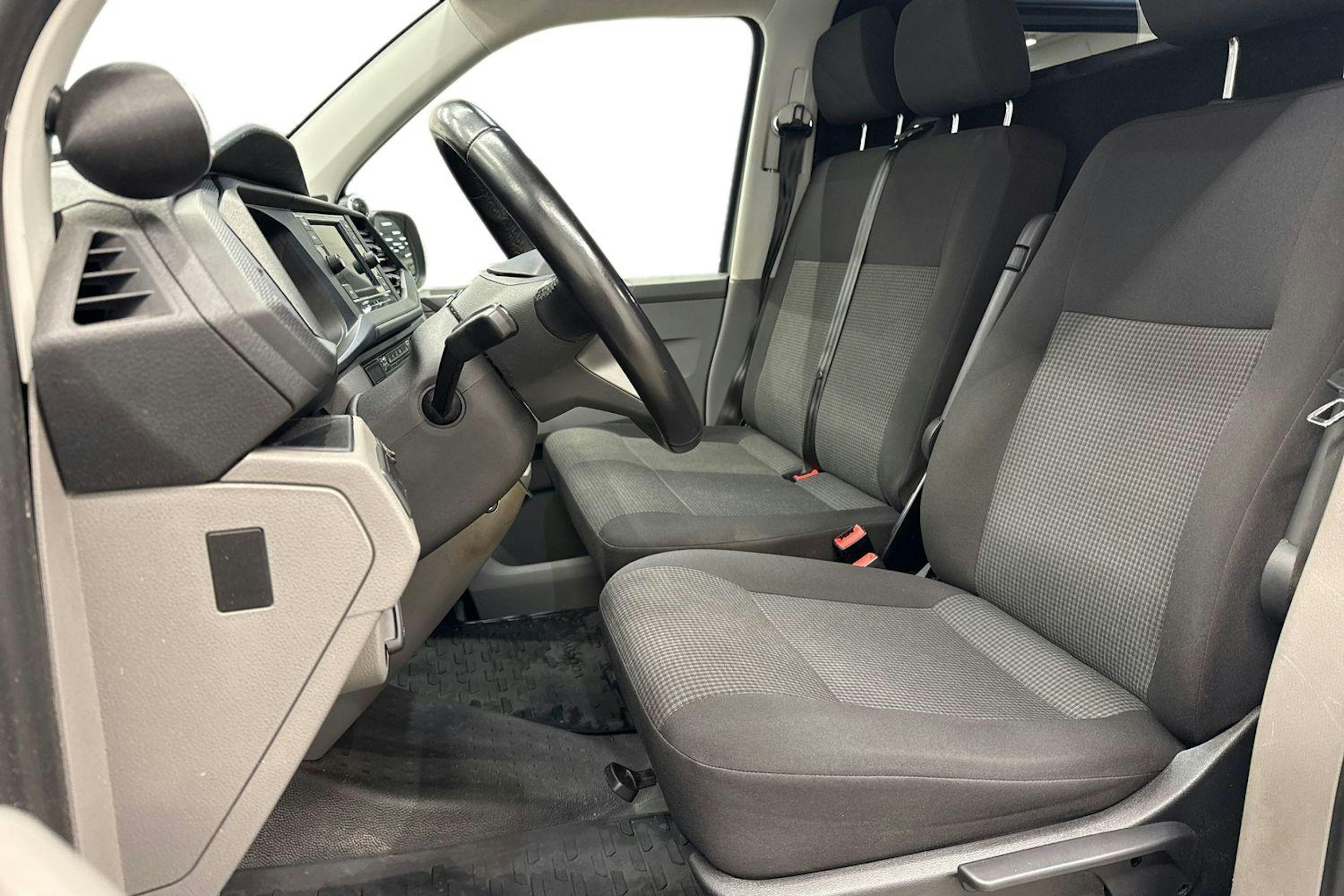 Harmaa Volkswagen TRANSPORTER 2024 kuva 6.