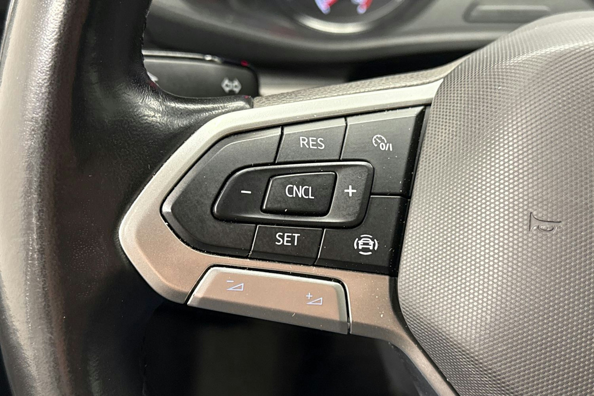 Harmaa Volkswagen TRANSPORTER 2024 kuva 12.