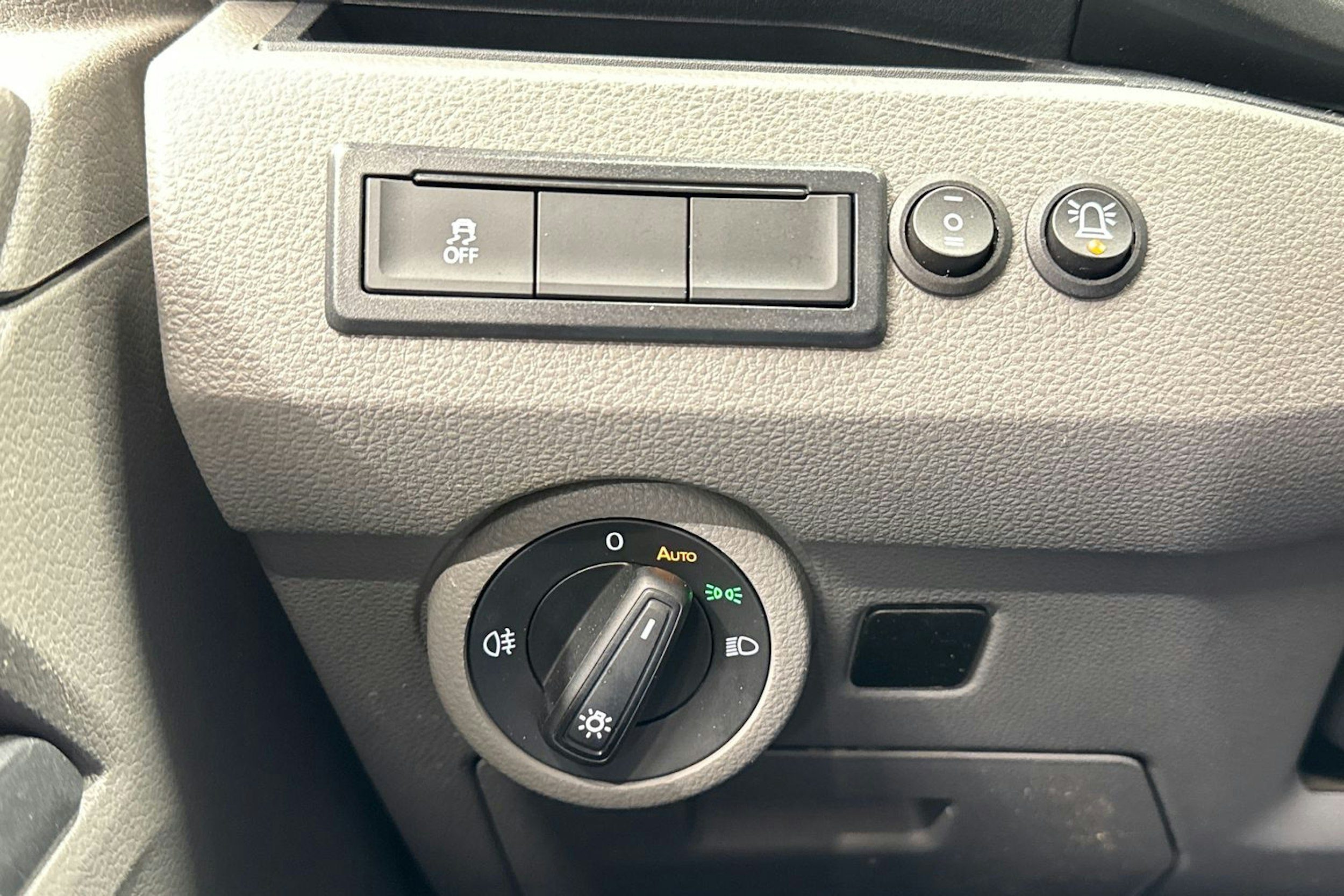 Harmaa Volkswagen TRANSPORTER 2024 kuva 14.