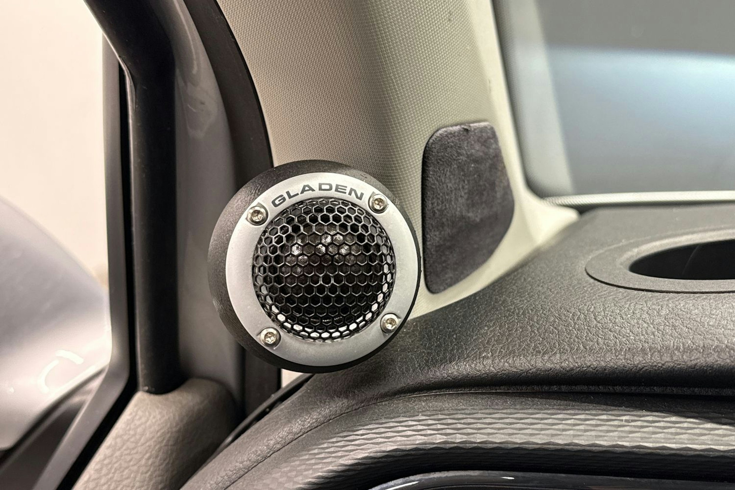 Harmaa Volkswagen TRANSPORTER 2024 kuva 16.