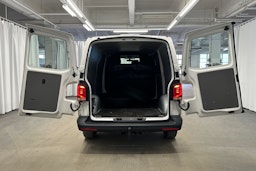 valkoinen Volkswagen Transporter 2024 kuva 11.