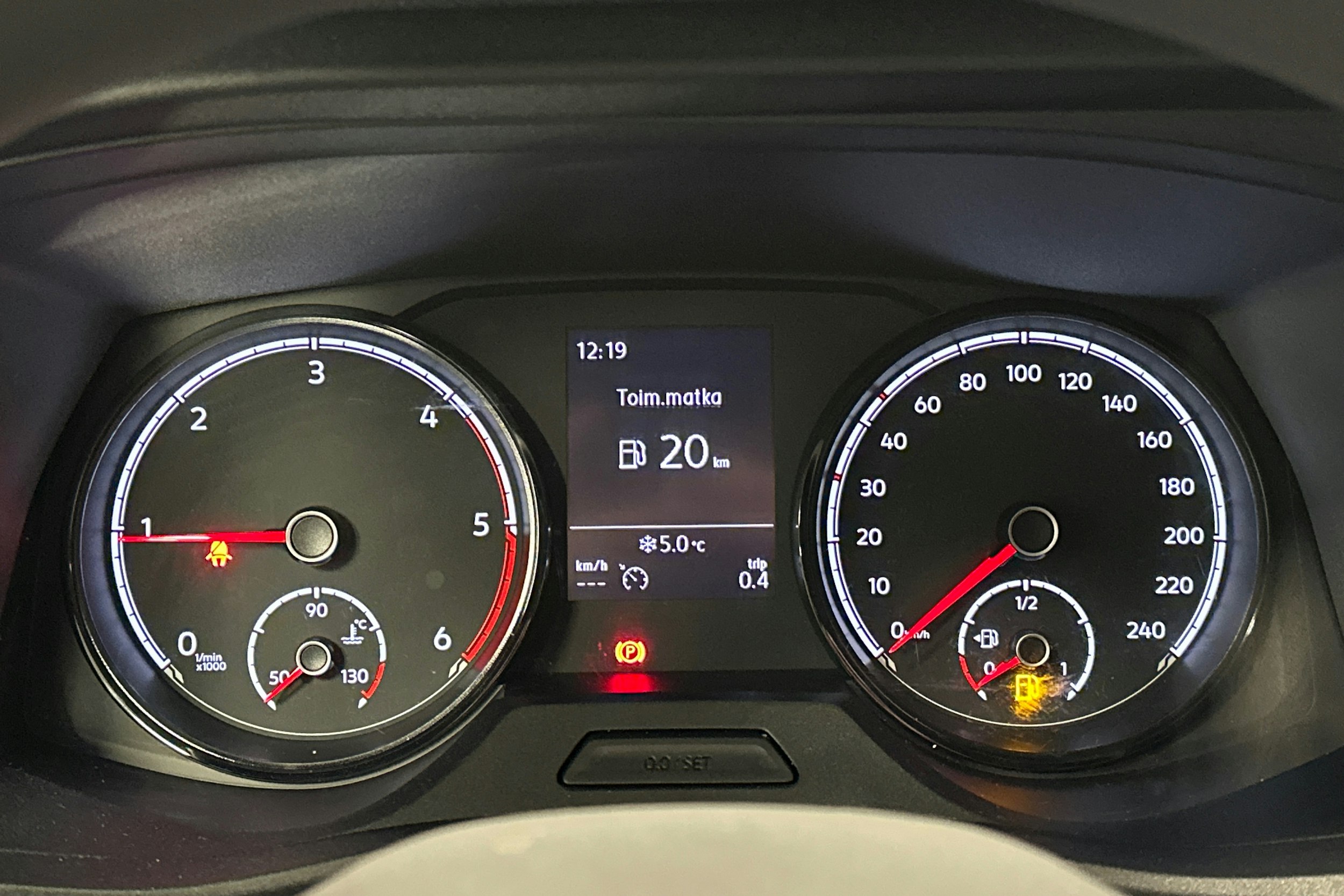 valkoinen Volkswagen Transporter 2024 kuva 14.