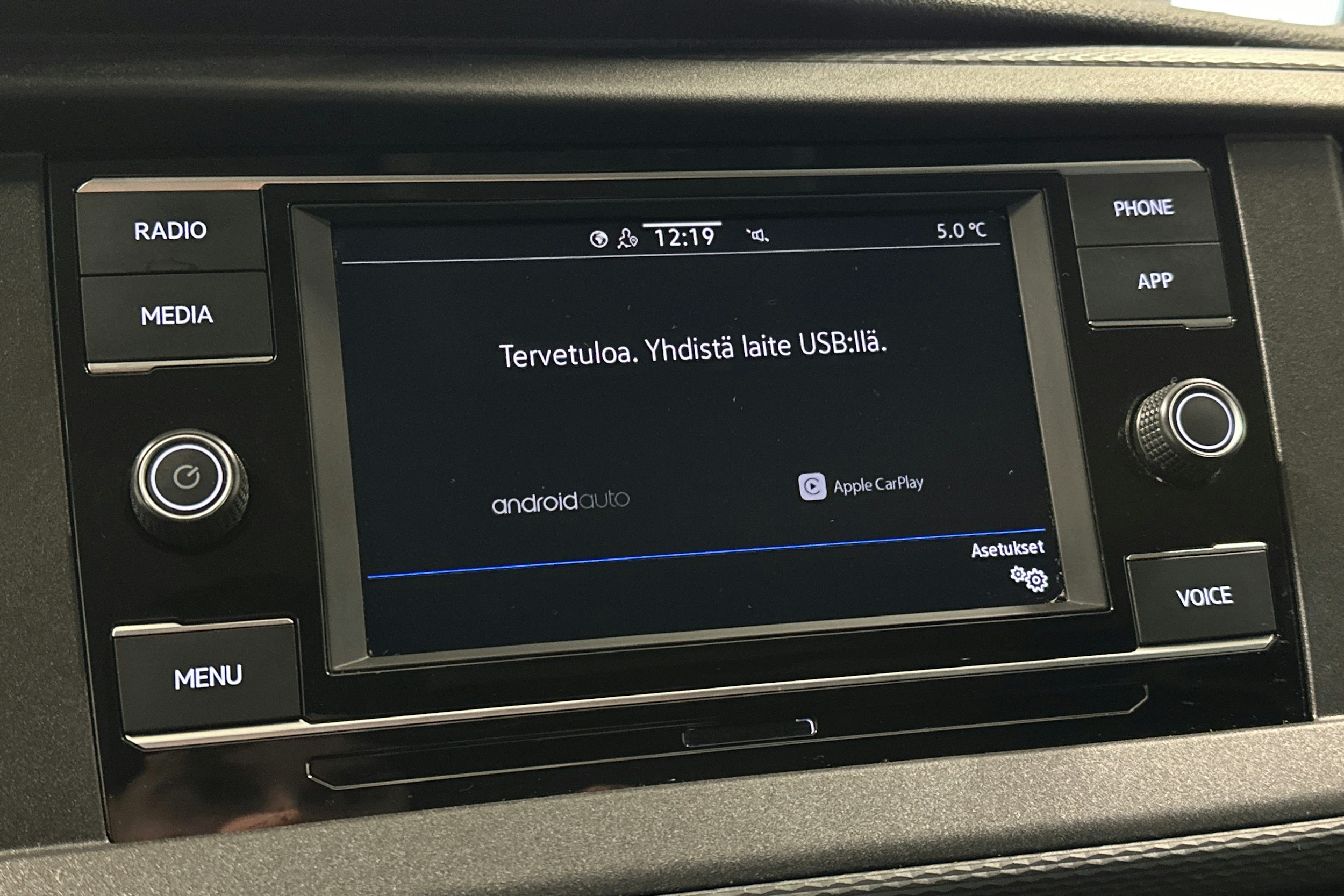 valkoinen Volkswagen Transporter 2024 kuva 15.