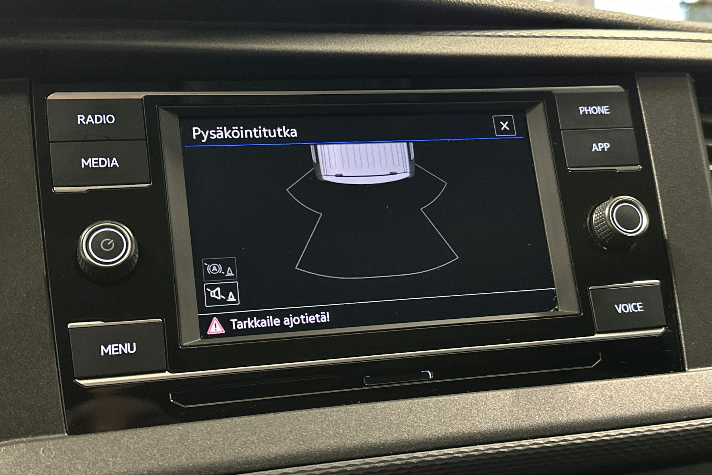 valkoinen Volkswagen Transporter 2024 kuva 16.