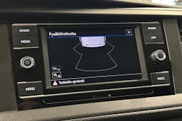 valkoinen Volkswagen Transporter 2024 kuva 16.