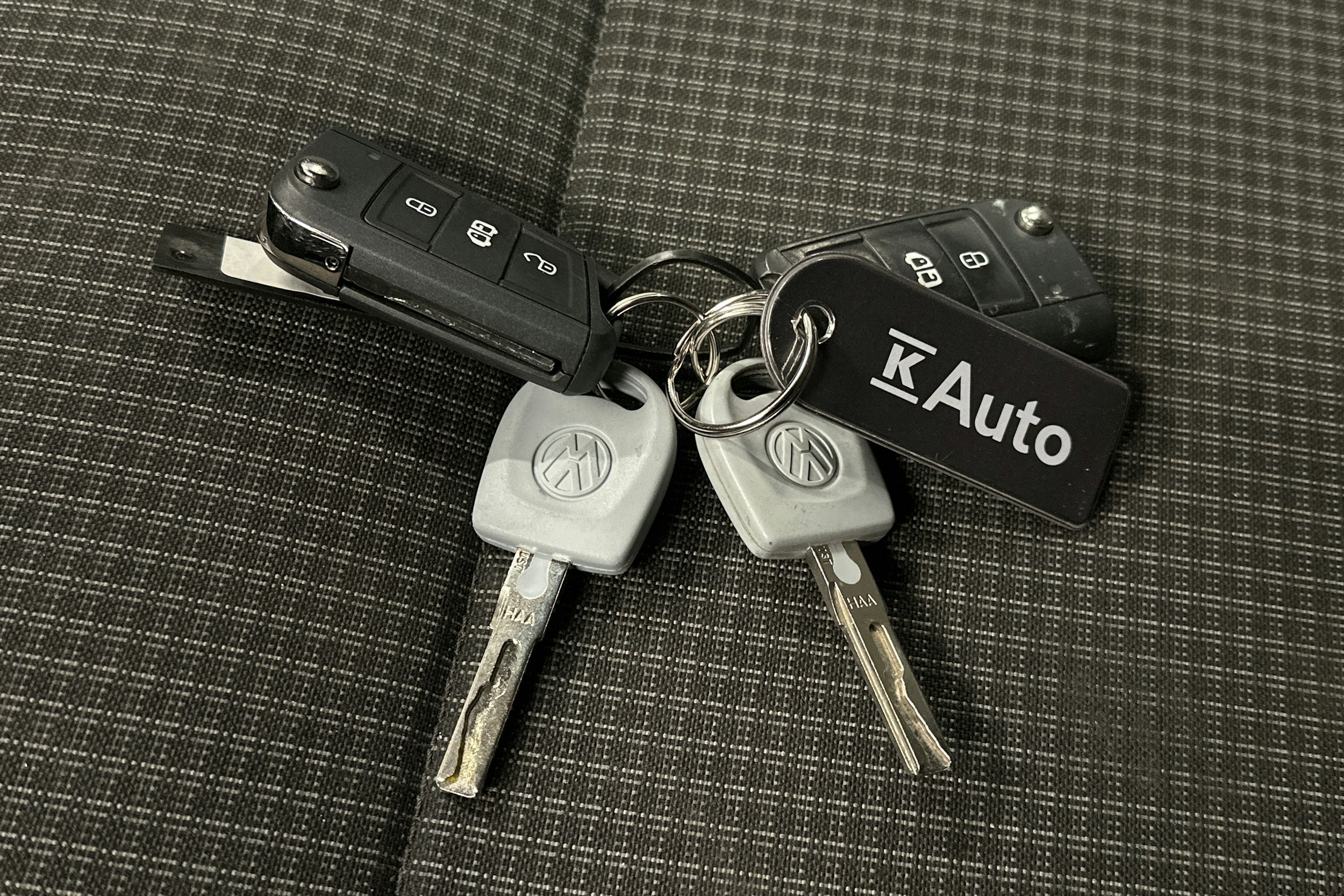 valkoinen Volkswagen Transporter 2024 kuva 20.