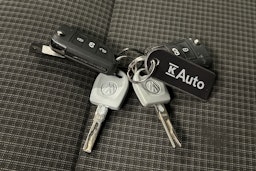 valkoinen Volkswagen Transporter 2024 kuva 20.