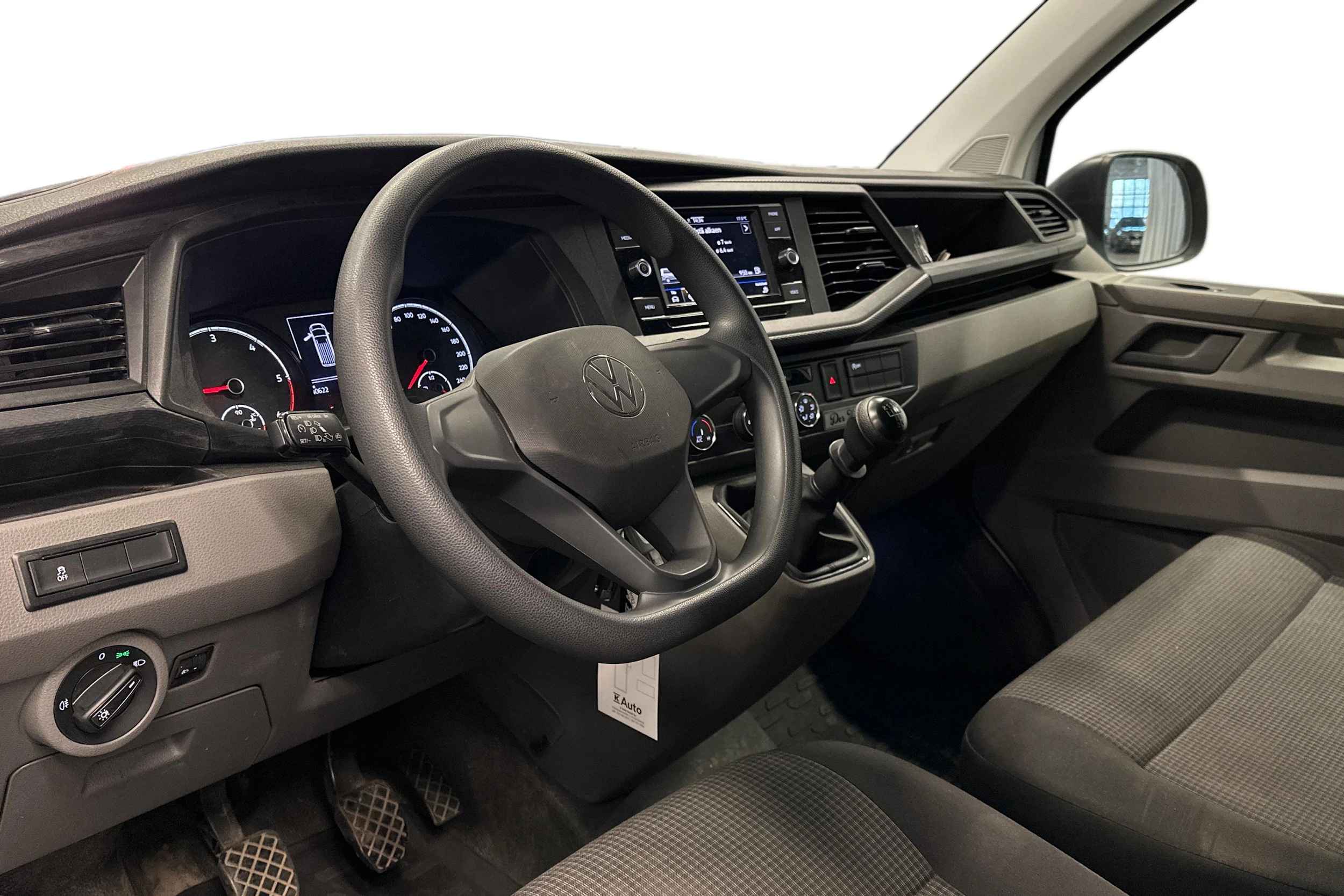 valkoinen Volkswagen Transporter 2024 kuva 3.