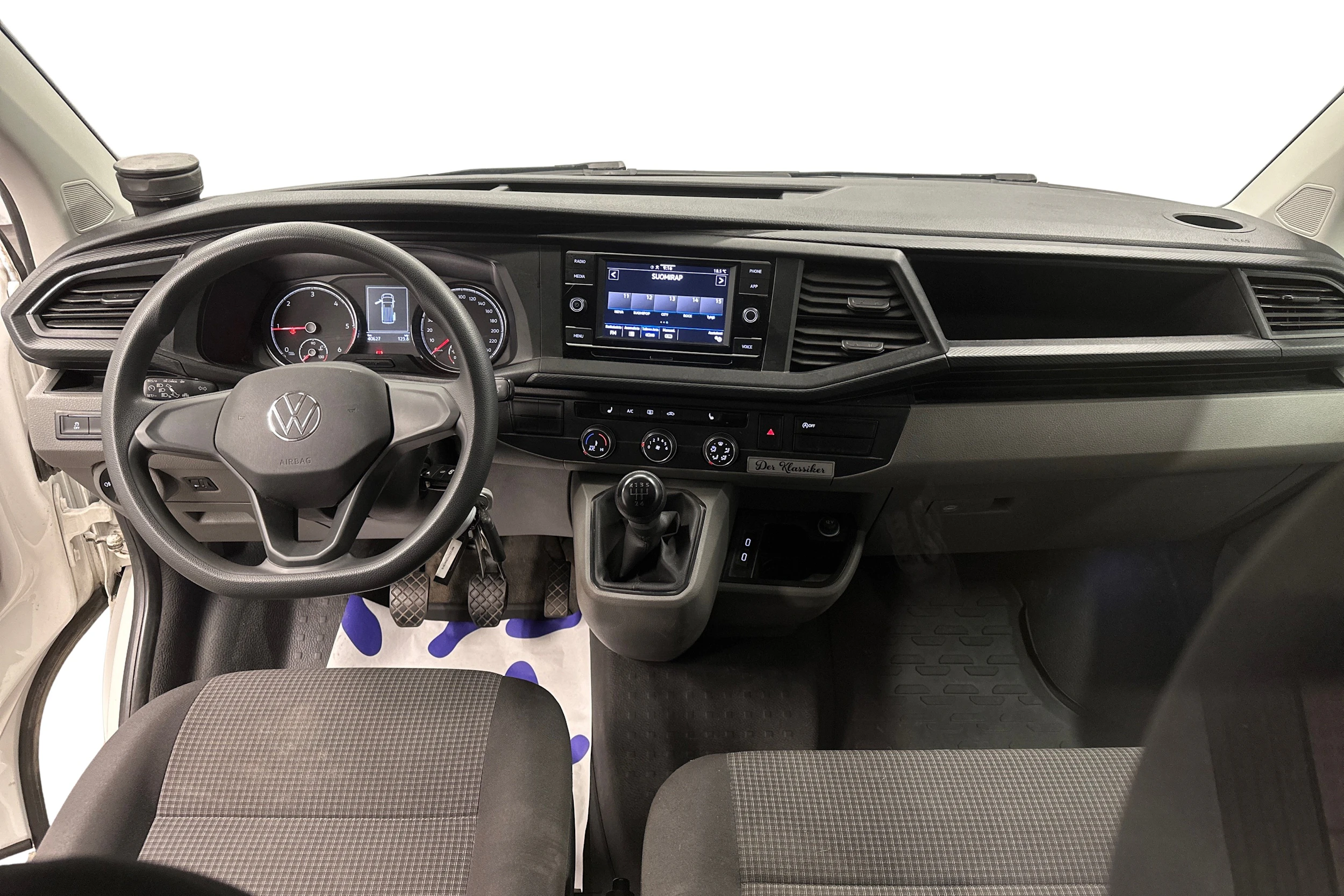 valkoinen Volkswagen Transporter 2024 kuva 7.