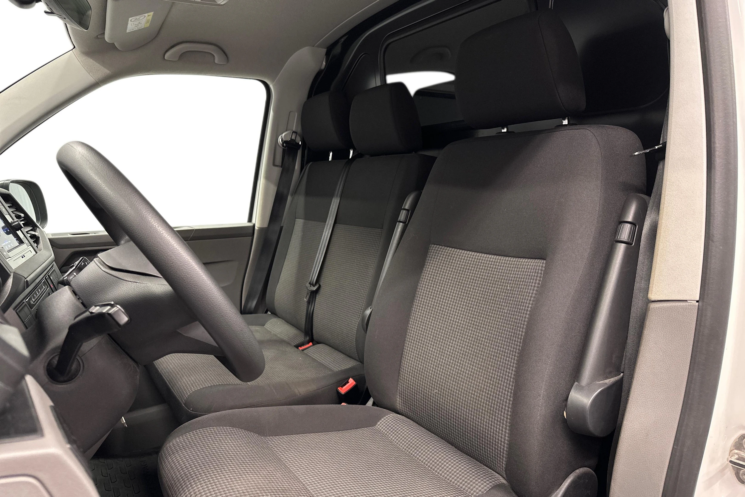 valkoinen Volkswagen Transporter 2024 kuva 8.